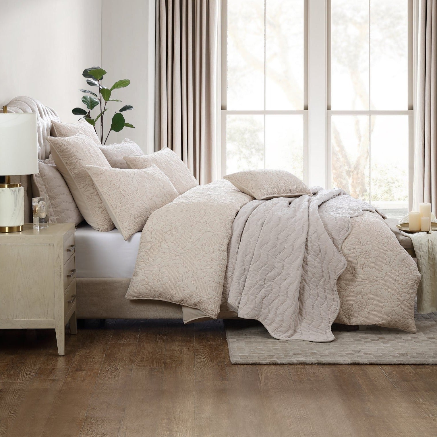 Luxury Fleur Sand Quilt Cover Set - Soft Bedding Set with Floral Design for Queen/King Size Beds - Perfect for Master Bedrooms, Guest Rooms & Cozy Home Decor