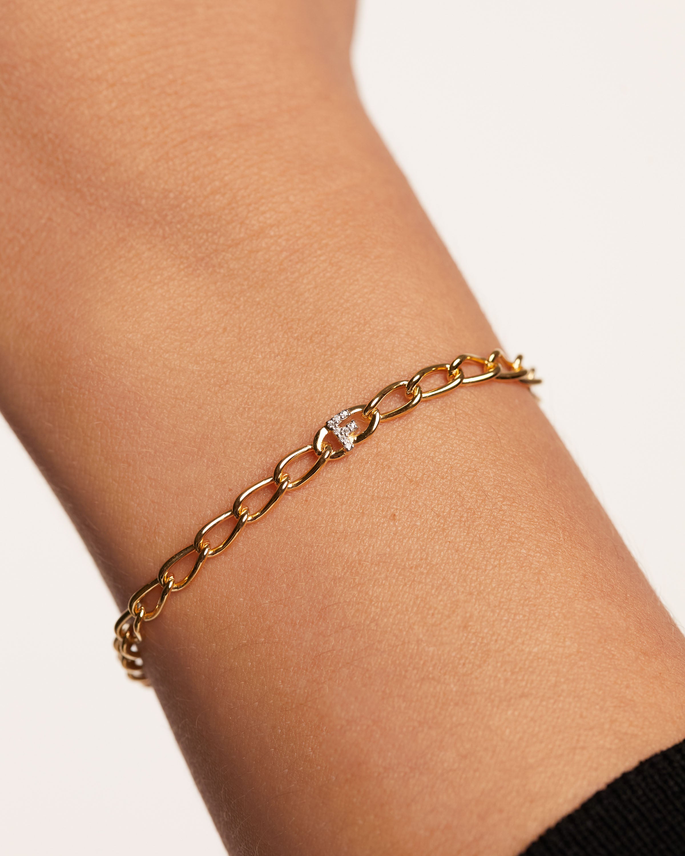 Stylish Letter F Chain Bracelet for Women - Personalized Initial Jewelry Gift for Her - Perfect for Everyday Wear, Parties & Special Occasions