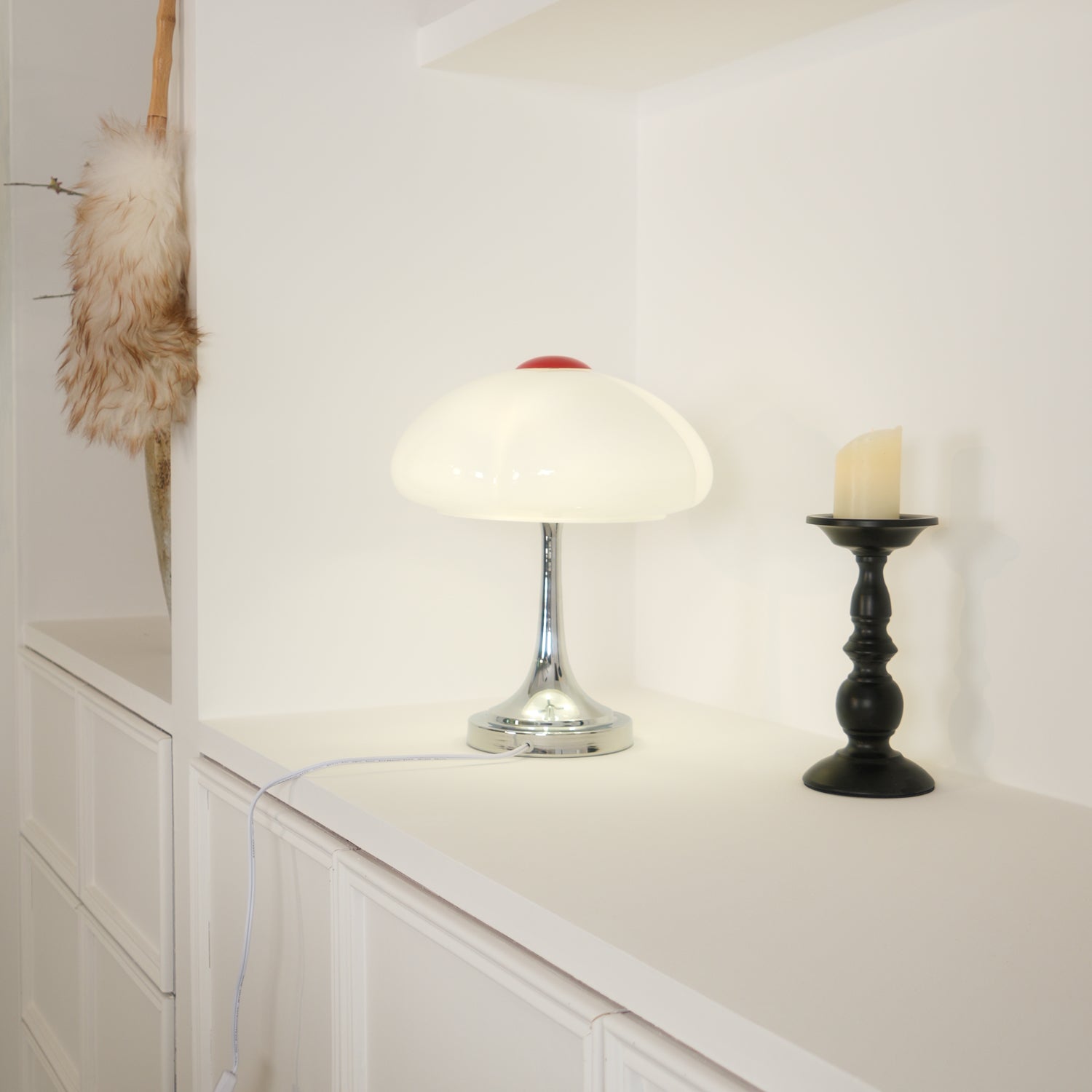 Elegant Flower Petal Table Lamp - Modern Bedside Night Light for Bedroom, Living Room & Office Decor - Soft Ambient Lighting for Relaxation & Reading