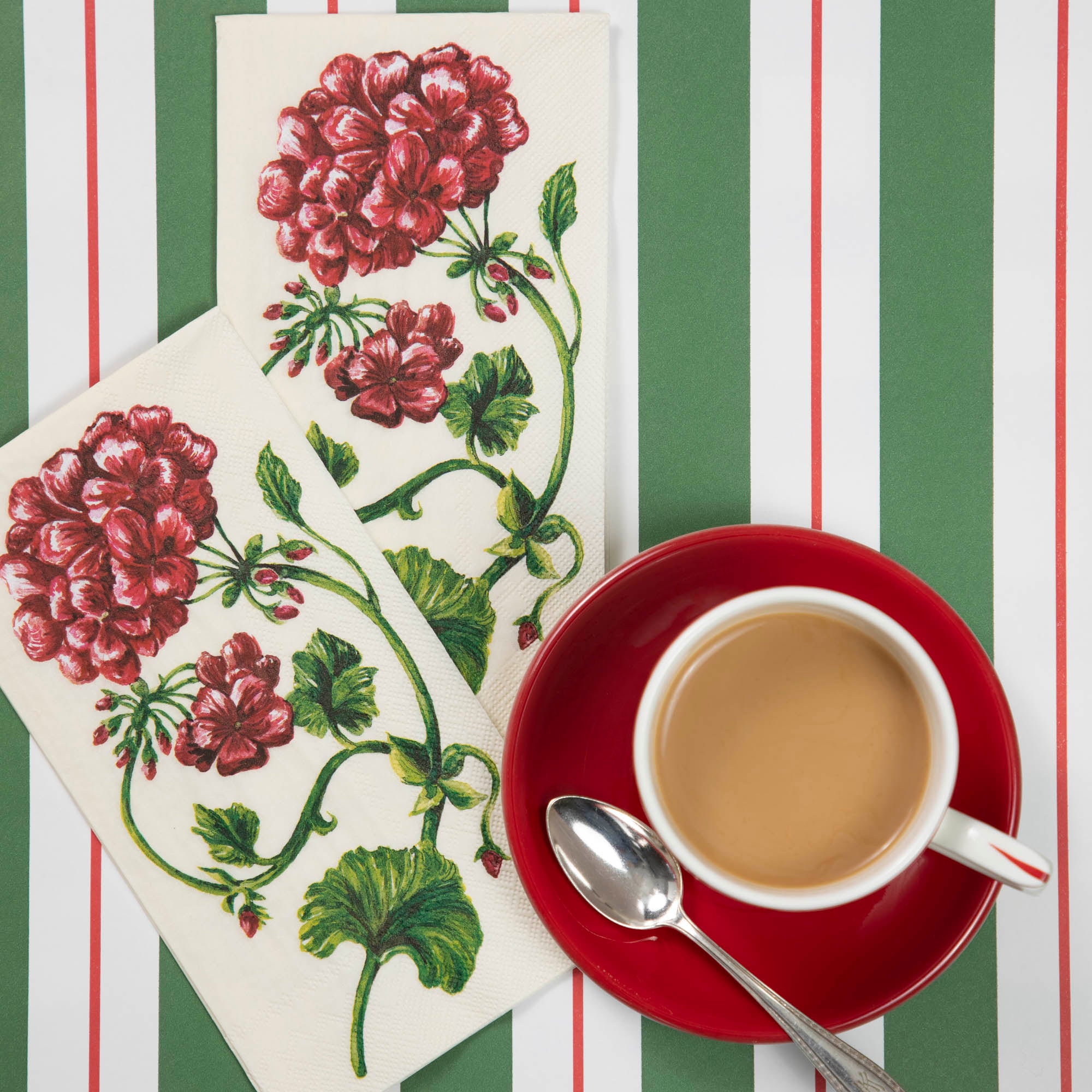 Premium Geranium Printed Paper Napkins - Elegant Floral Design for Dinner Parties, Weddings & Home Decor