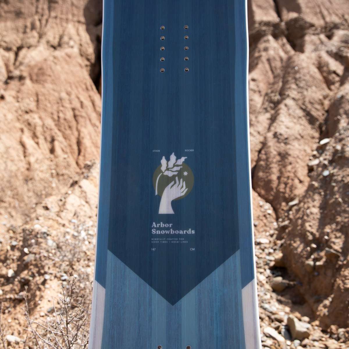 **2024 Arbor Women's Ethos Rocker Snowboard - All-Mountain Freestyle Board for Powder & Park Riding**