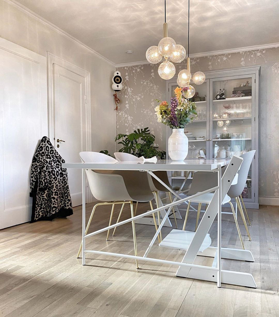 Miira Modern Pendant Light - Sleek Hanging Lamp for Kitchen Island, Dining Room & Bedroom - Adjustable LED Ceiling Light Fixture with Dimmable Warm White Light
