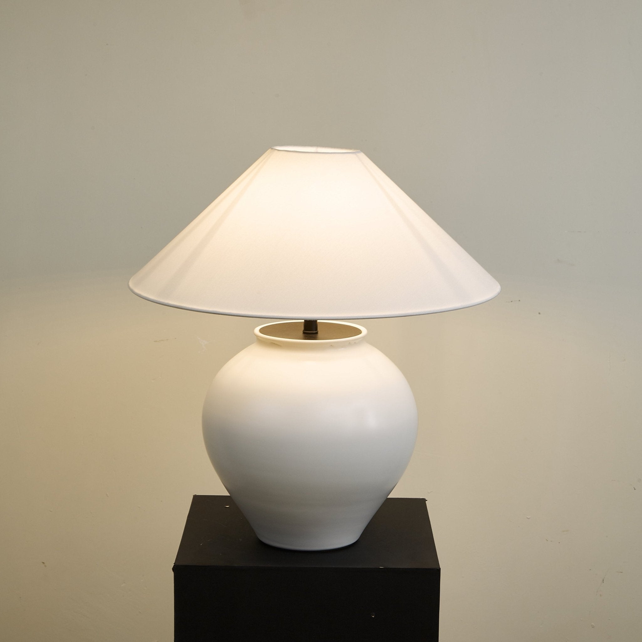 Luma Ceramic Table Lamp - Modern Decorative Lighting for Bedroom, Living Room & Office - Elegant Home Decor & Ambient Light