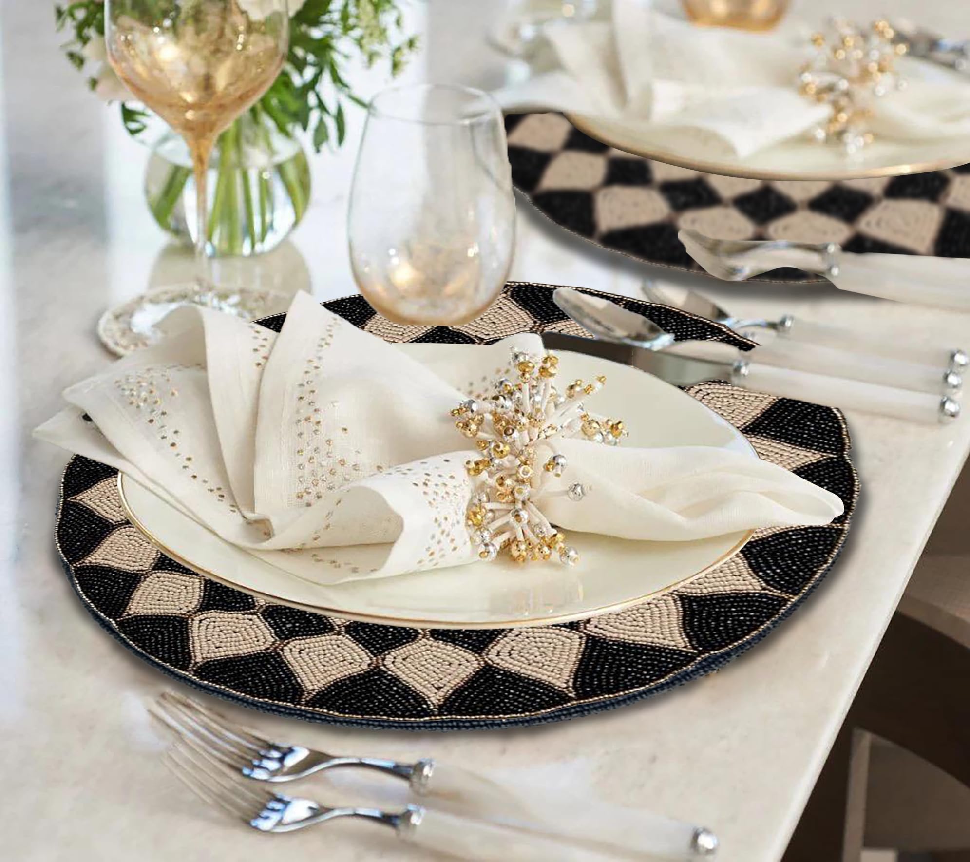 Decozen Round Placemats Set of 4 - 14 Inch Beaded Charger Plates for Dining Table Decor | Heat Resistant Table Mats for Wedding, Mother's Day, Kitchen, Office & Home Decor | Elegant Black & Beige Place Settings for Formal Dinners & Everyday Use