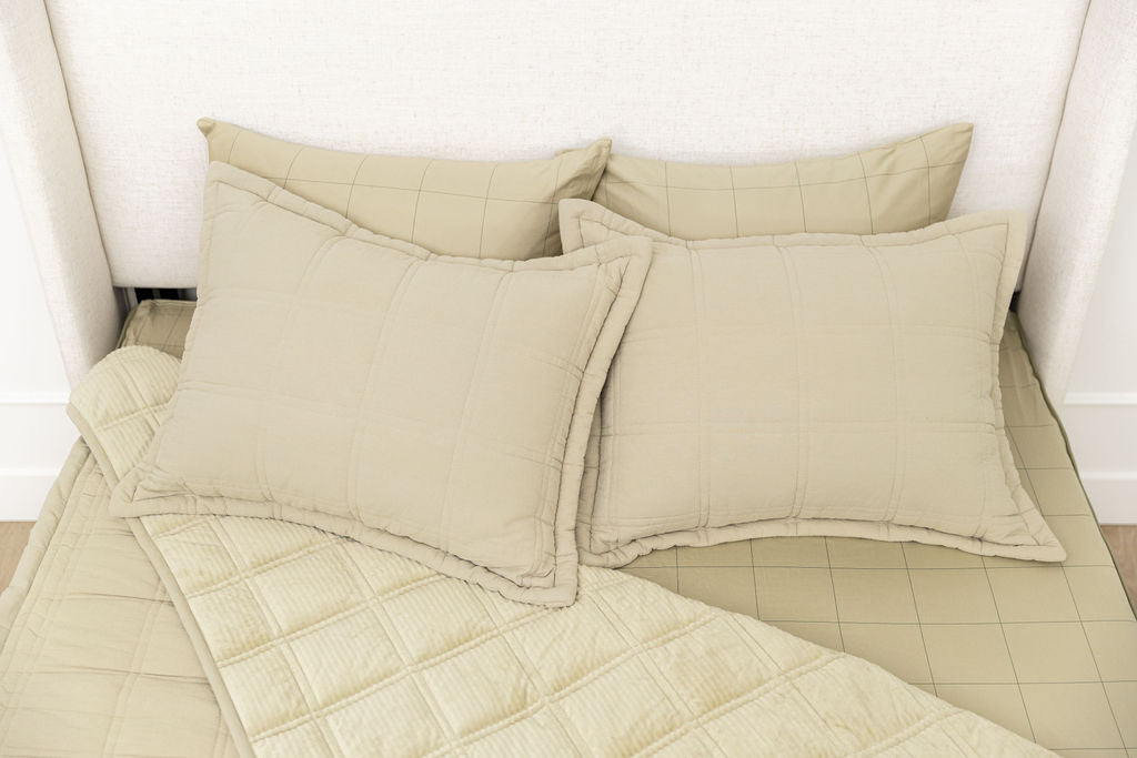 Wyatt Luxe Pillowcase - 100% Mulberry Silk Pillow Cover for Hair & Skin Care - Queen Size (20x30 Inches) - Perfect for Sleeping, Travel & Home Decor