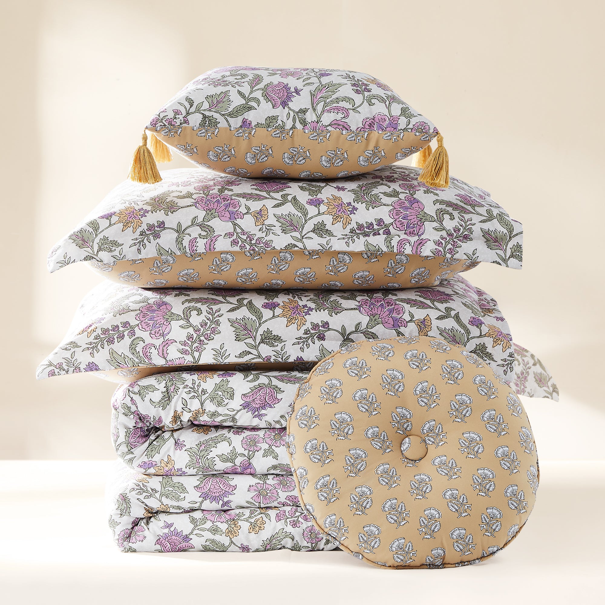 Lillian Block Print Reversible Comforter Set 5-Piece - Queen Size Bedding Set with Matching Pillowcases - Perfect for Master Bedroom, Guest Room & Dorm Decor