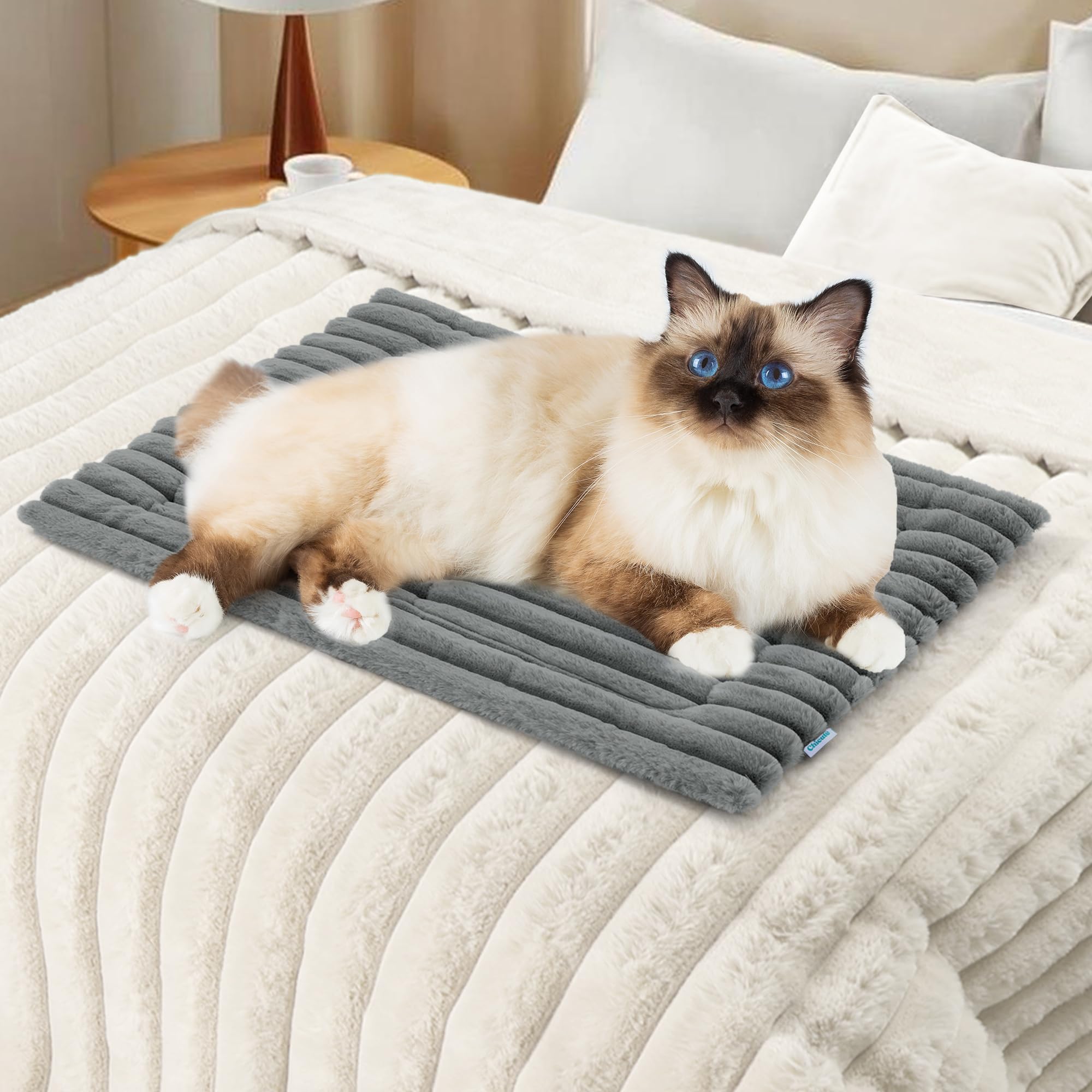 Premium Self-Warming Cat Bed for Indoor & Outdoor Use - 24