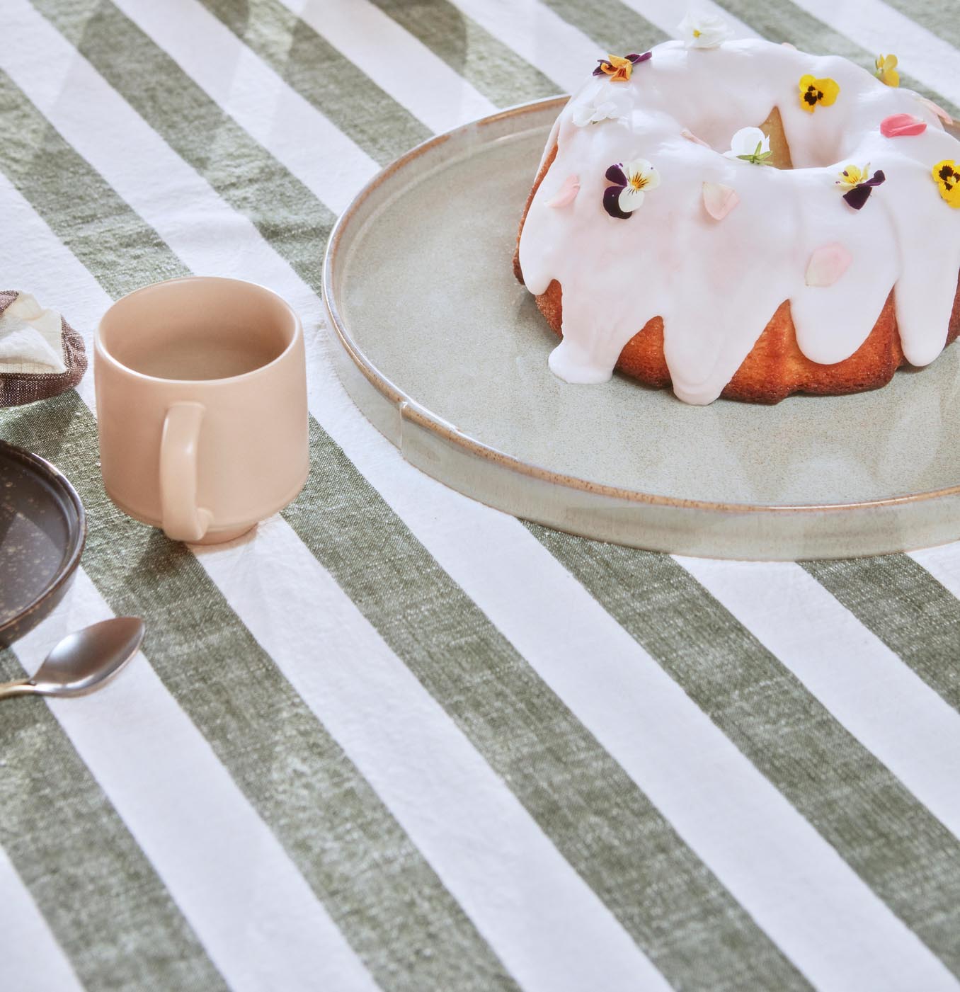OYOY Striped Tablecloth 260x140cm Olive Green - Waterproof & Washable Dining Table Cover for Kitchen, Party, Outdoor Picnic