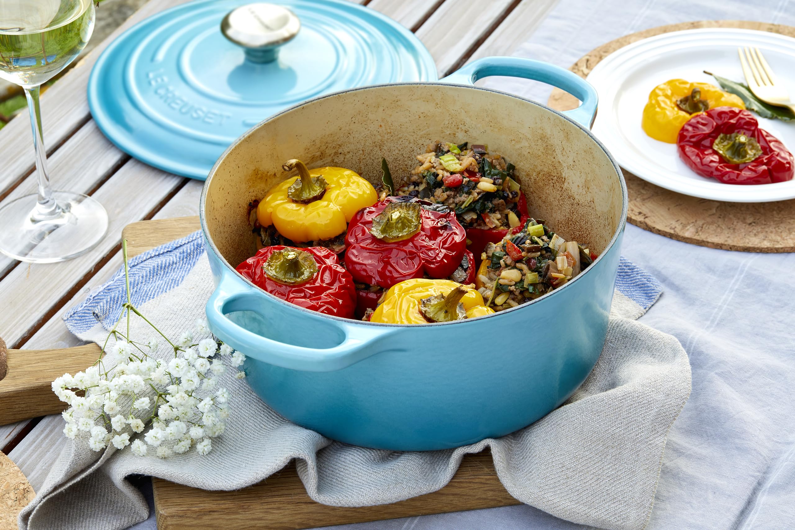 Le Creuset Signature Enameled Cast Iron Round Dutch Oven 4.5 Quart - Caribbean Blue | Perfect for Braising, Stewing & Baking Bread at Home