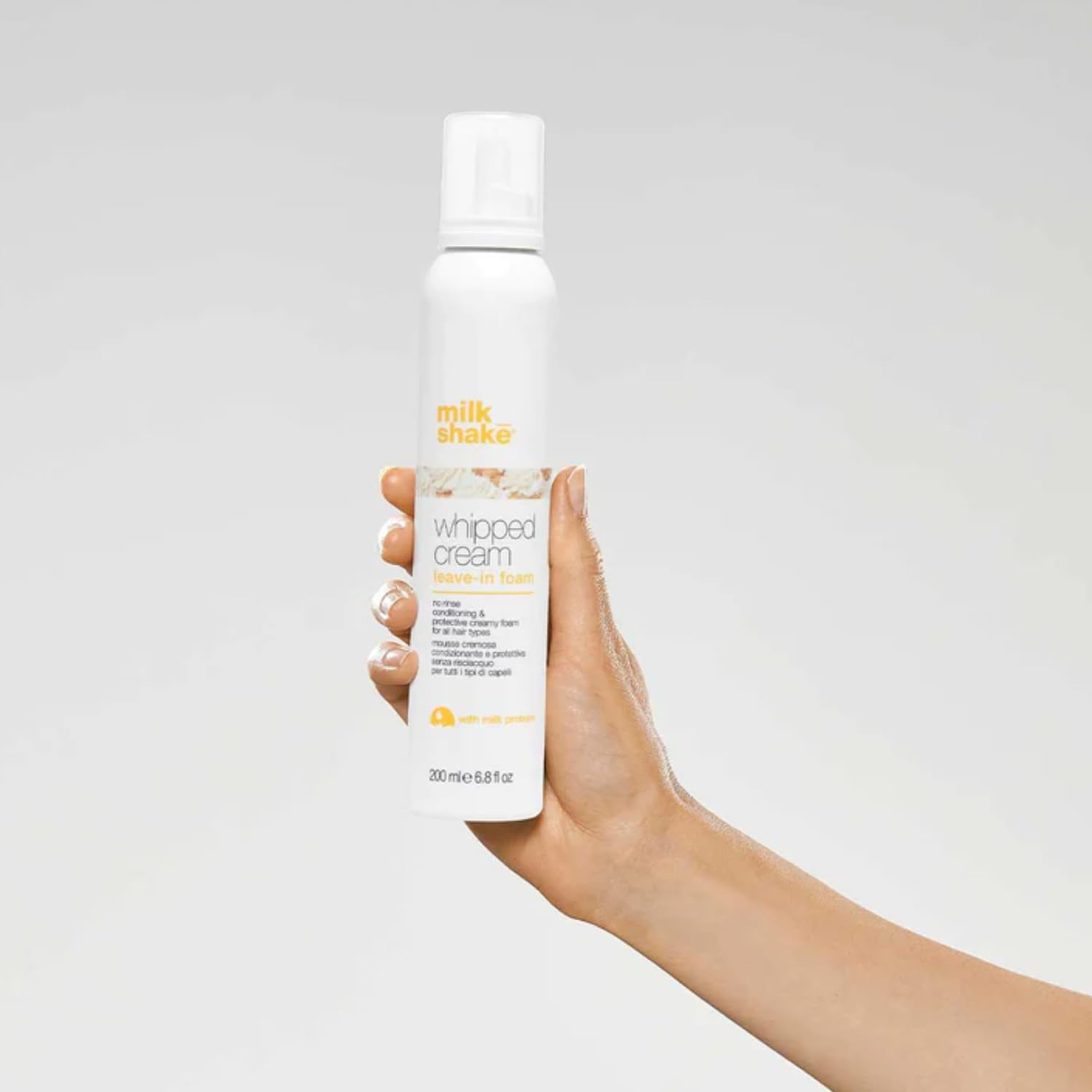 Milk Shake Leave-In Whipped Cream Hair Conditioner - No Rinse Moisturizing Foam for All Hair Types | Adds Softness & Manageability | 6.8 fl oz (200 ml) | Perfect for Daily Hair Care, Styling & Frizz Control