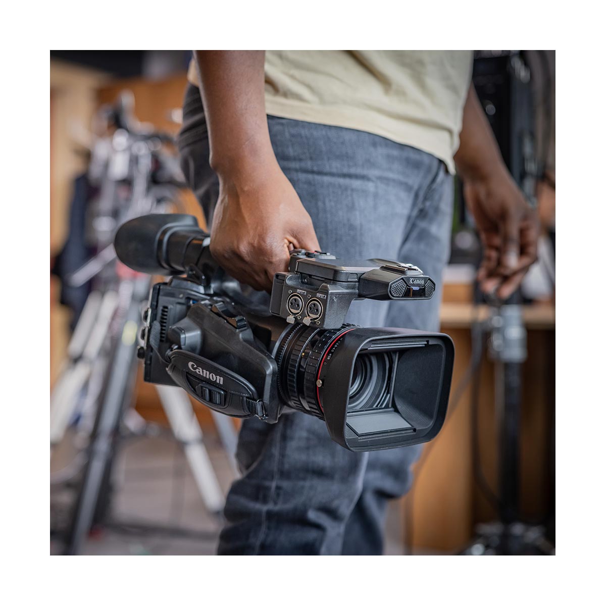 Canon XF605 Professional 4K UHD HDR Camcorder - Perfect for Filmmaking, Live Streaming & Broadcast Journalism