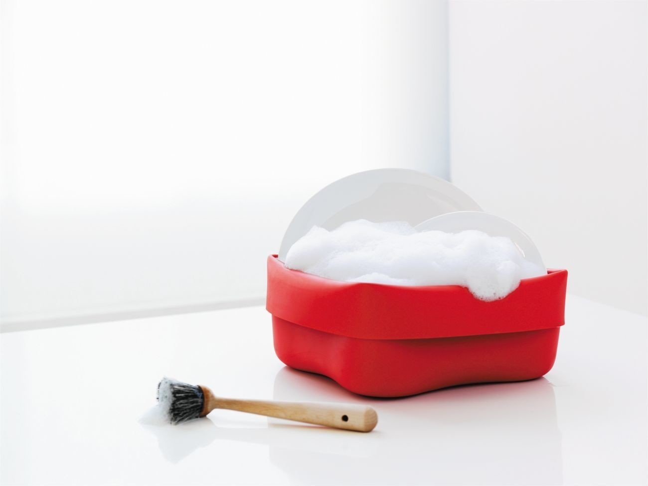 Normann Copenhagen Red Rubber Dishwashing Bowl with Scrub Brush - 28 x 28 x 14 cm - Durable Kitchen Sink Organizer for Washing Dishes & Vegetables