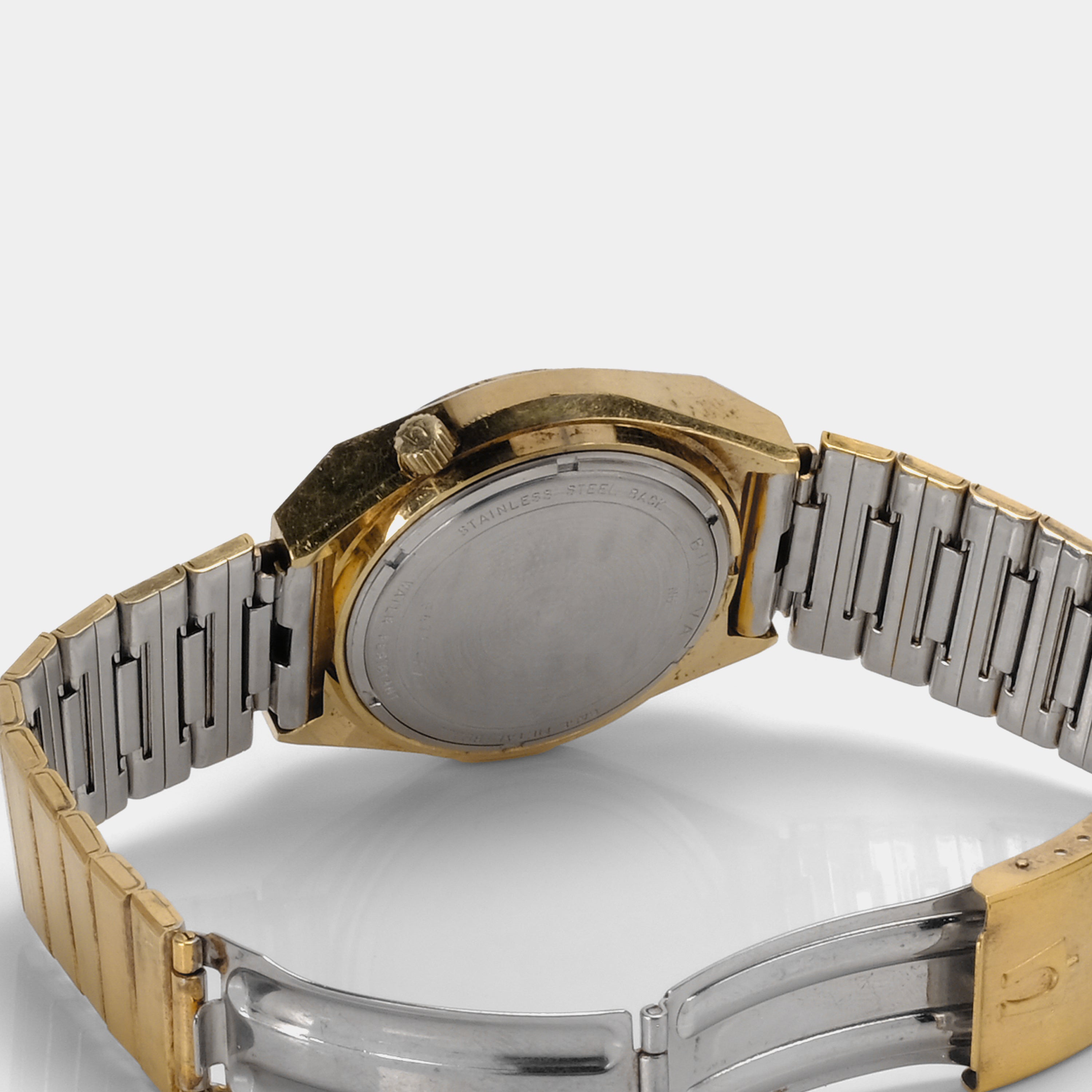 Vintage Accutron by Bulova Day Date Taupe Dial Men's Watch Ref. 22560Y (1976) - Classic Analog Wristwatch for Collectors & Retro Fashion