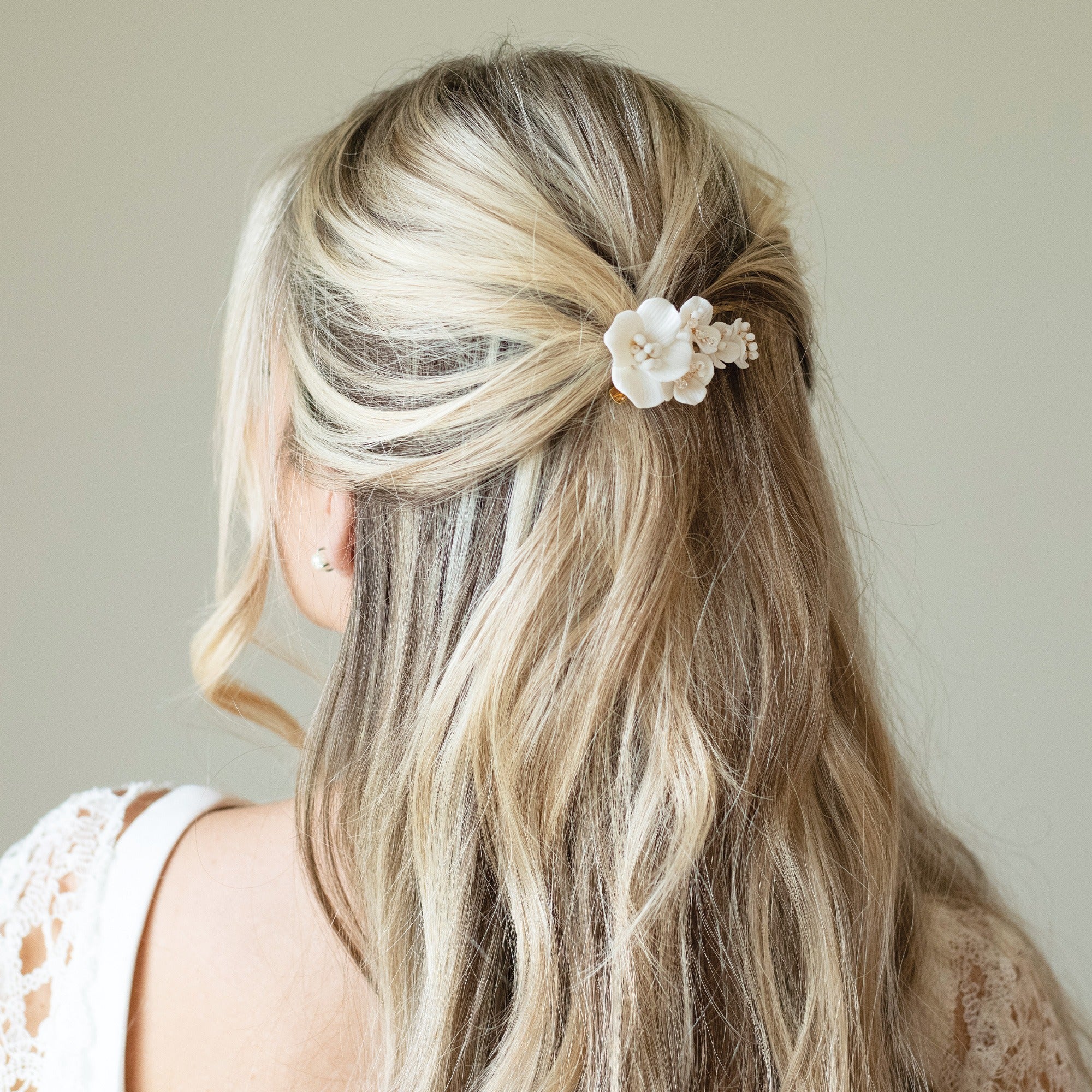 Tigerlily Ceramic Floral Hair Clip (Gold) - Elegant Hair Accessory for Women, Brides, and Special Occasions