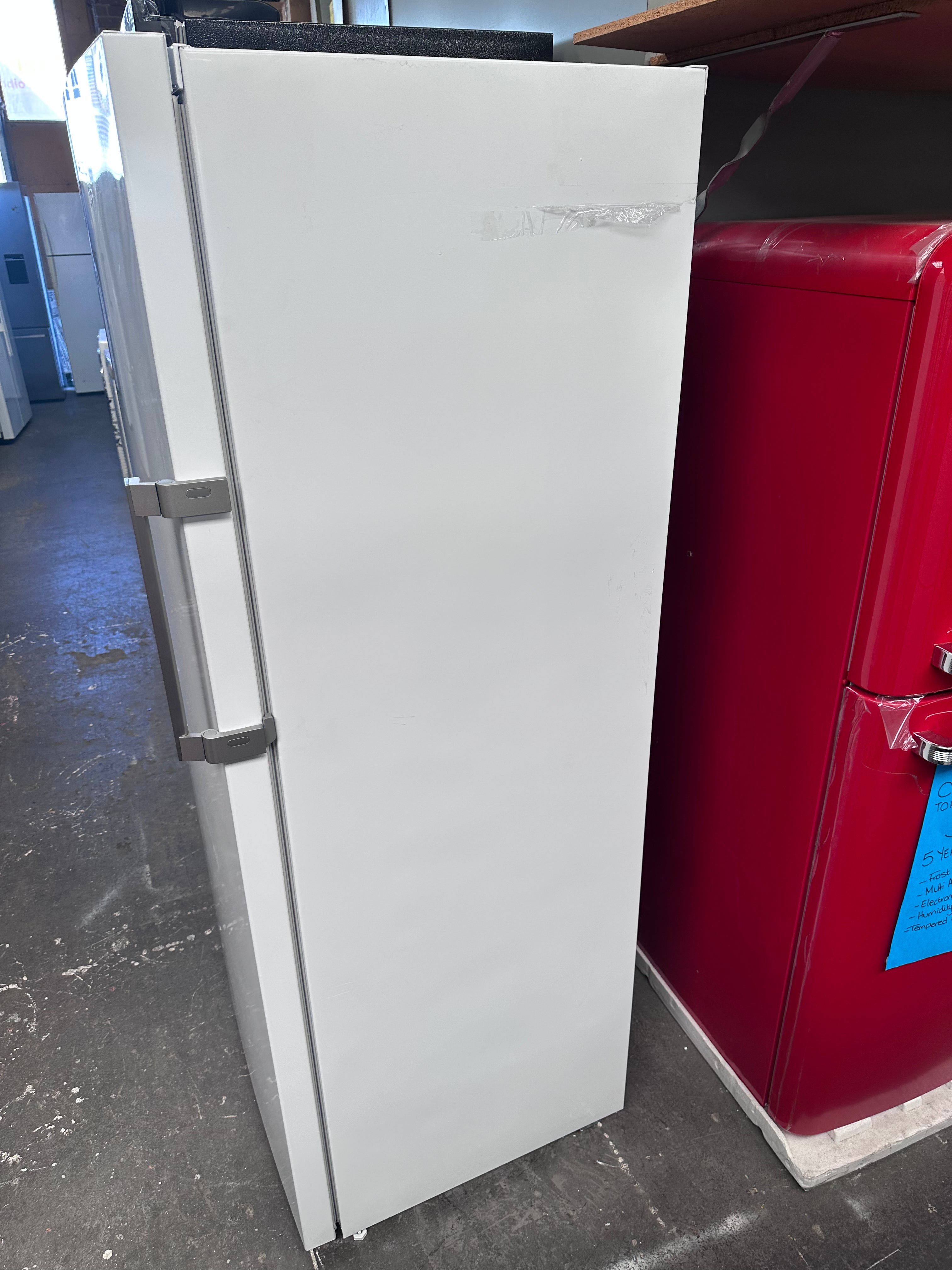 Beko 250L Upright Frost Free Freezer BVF290W - Energy Efficient European Made Appliance with 12 Month Warranty | Perfect for Home, Restaurant & Commercial Kitchen Storage