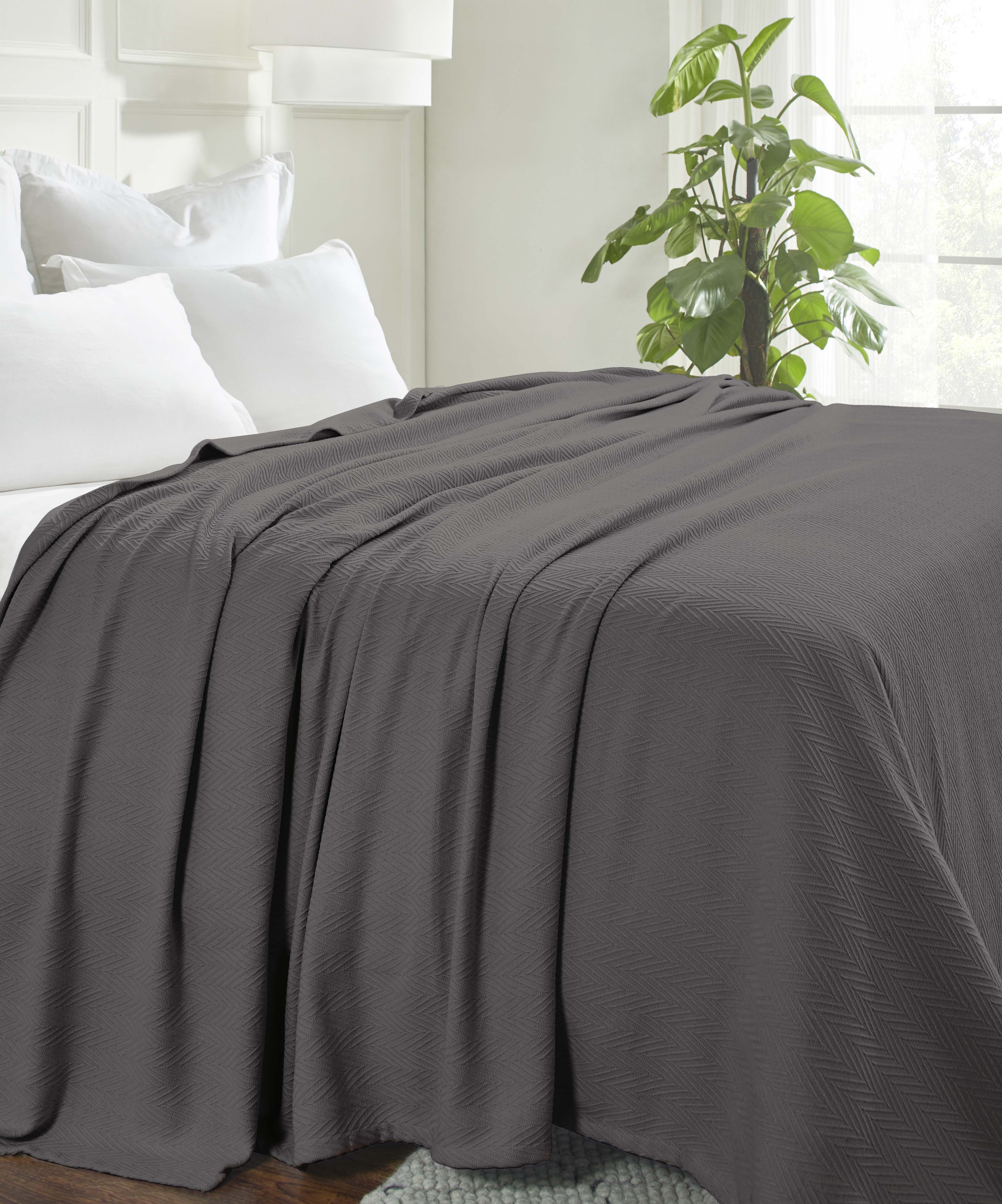 Soft All-Season Chevron Cotton Bed Blanket & Sofa Throw - Cozy Home Decor for Living Room, Bedroom, and Travel