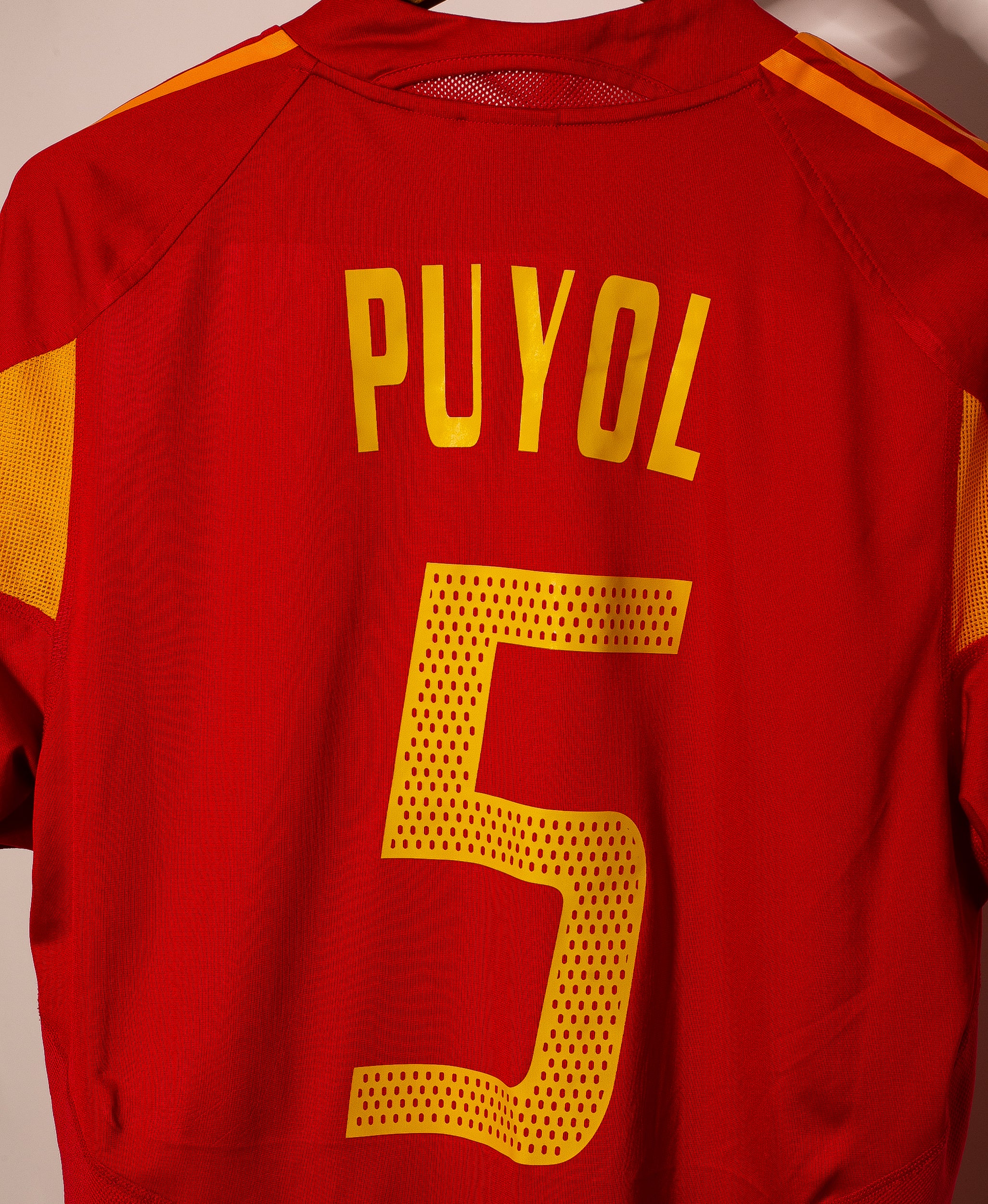 Authentic 2004 Spain Home Soccer Jersey #5 Puyol (Medium) - Perfect for Matchdays, Fan Events & Vintage Collections