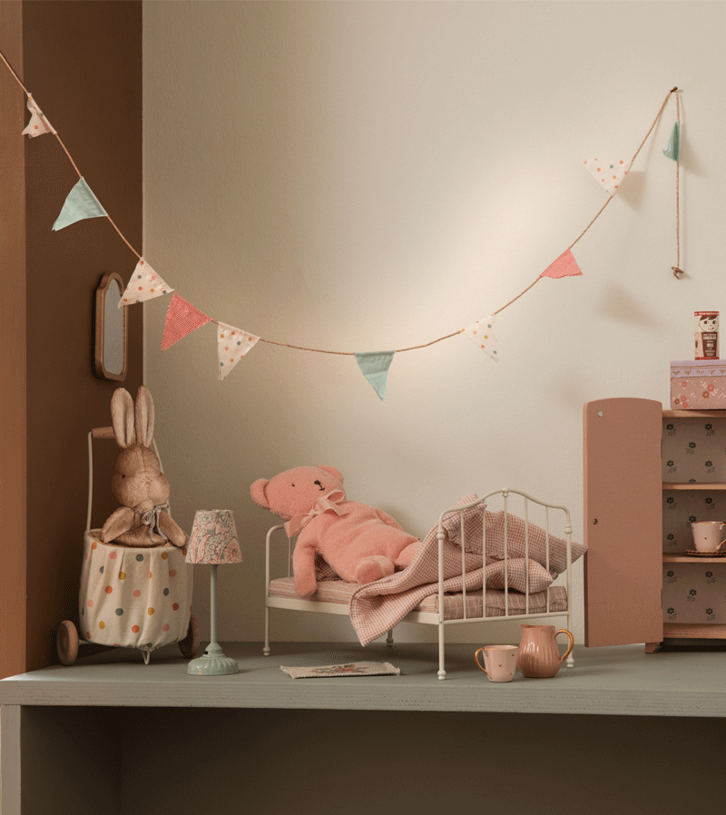 Maileg Miniature Garland - Adorable Tiny Decor for Dollhouses, Christmas Trees & Party Favors | Perfect for Kids' Playrooms, Holiday Displays & Gift Wrapping