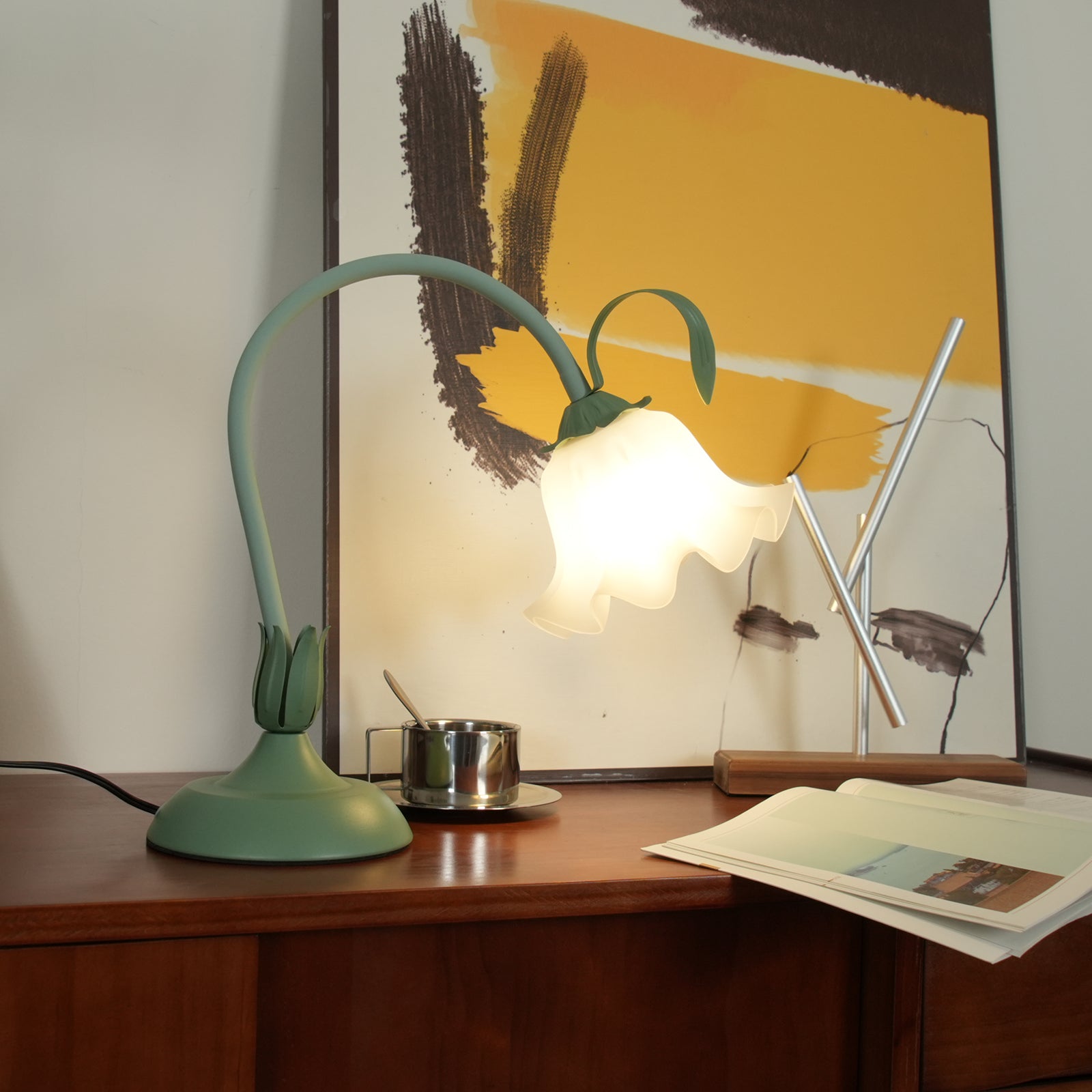 Elegant Lily Flower Table Lamp - Soft Glow Bedside Light for Bedroom, Living Room, or Nursery Decor - Perfect for Relaxation and Ambiance