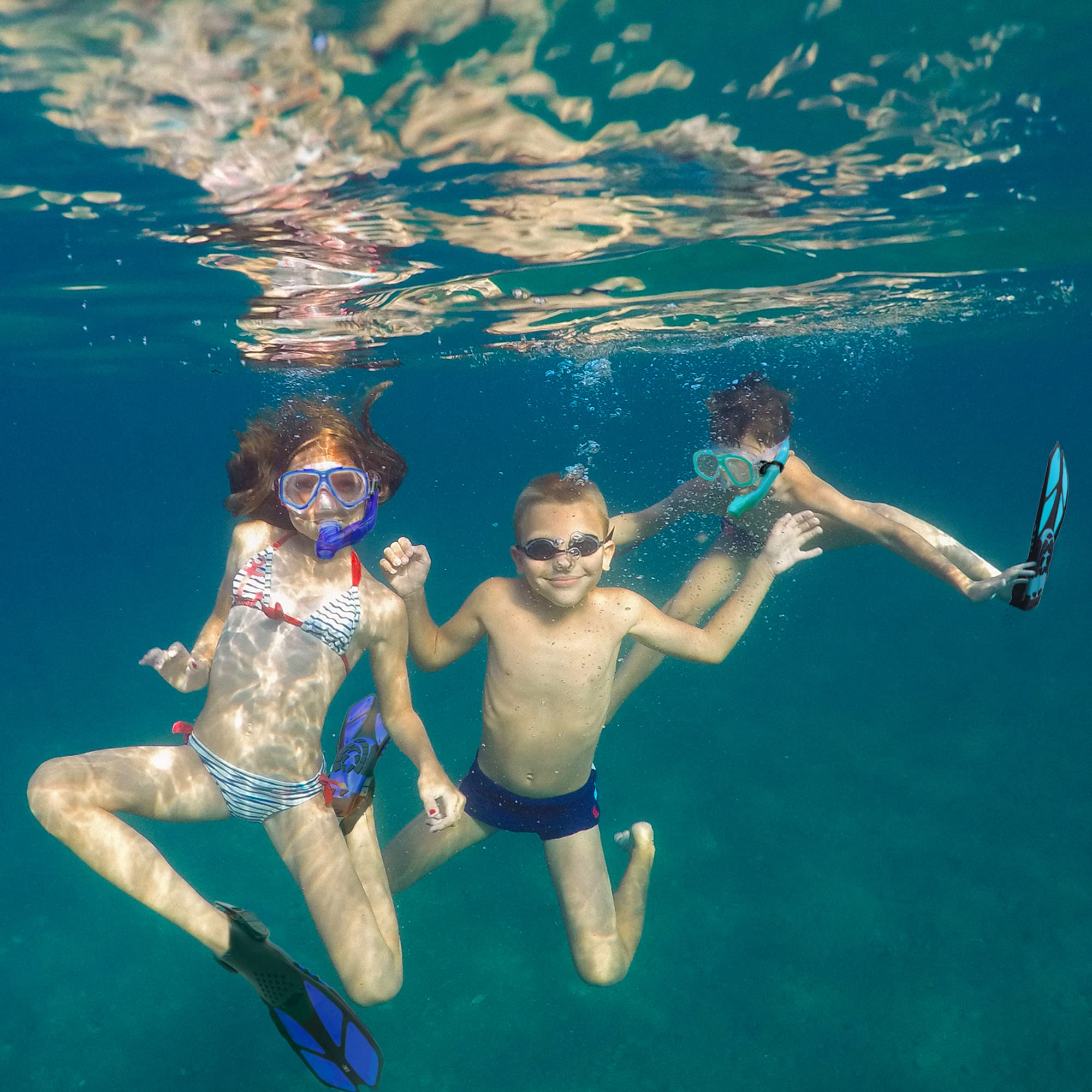 **Kids Snorkel Set - Adjustable Diving Mask, Snorkel & Swim Fins with Anti-Fog & Anti-Leak Design - Complete Snorkeling Gear for Swimming & Diving - Perfect for Beach Vacations & Pool Adventures**