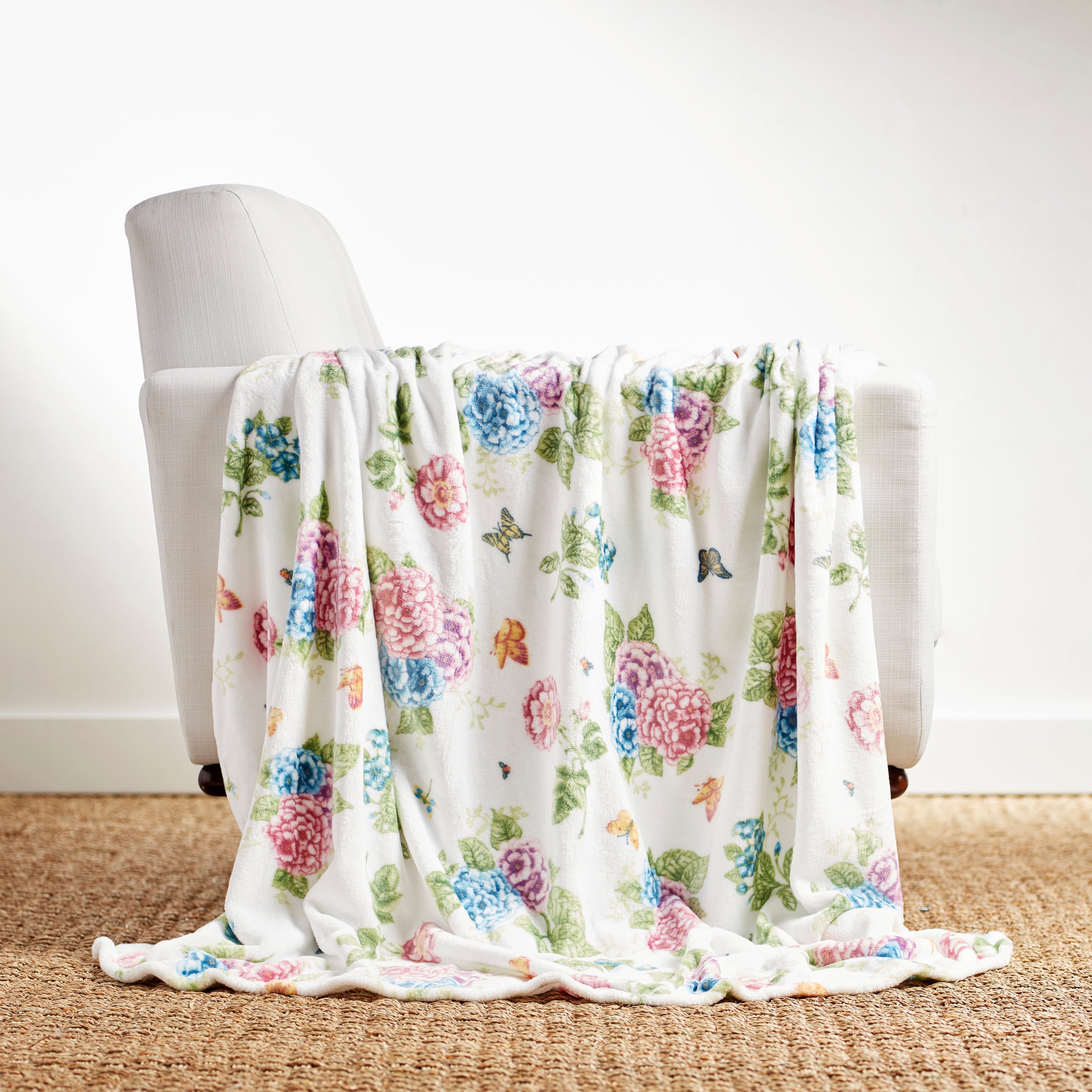 Butterfly Meadow Hydrangea Throw Blanket - Soft Floral Blanket for Couch, Bed & Outdoor Use - Cozy Lightweight Decorative Throw for Living Room, Sofa, Picnics and Travel