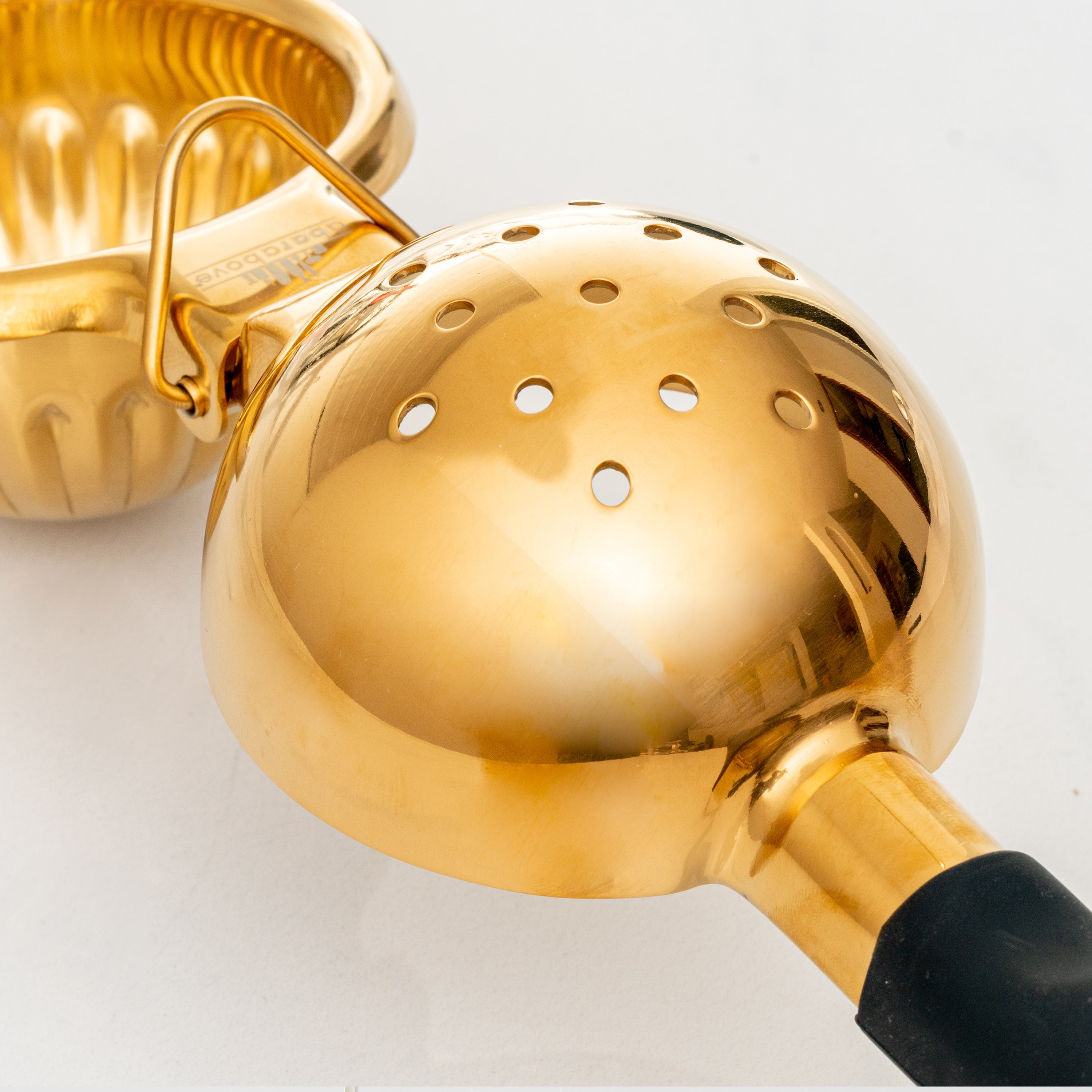 Premium Stainless Steel Citrus Juicer for Lemon, Lime & Orange - Handheld Manual Juicer for Fresh Juice, Cocktails & Cooking - Easy Squeeze & Drip-Free Design