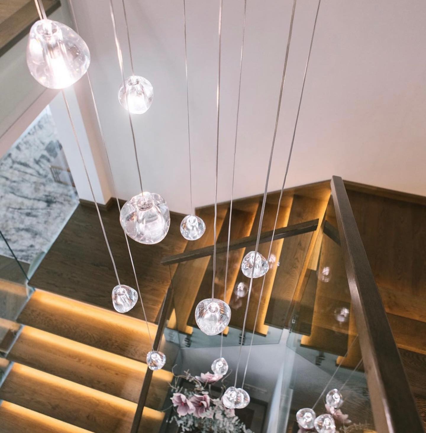 Elegant Crystal Pendant Light - Modern Chandelier for Dining Room, Bedroom & Living Room Decor - Dimmable LED Hanging Lamp for Home & Office Lighting