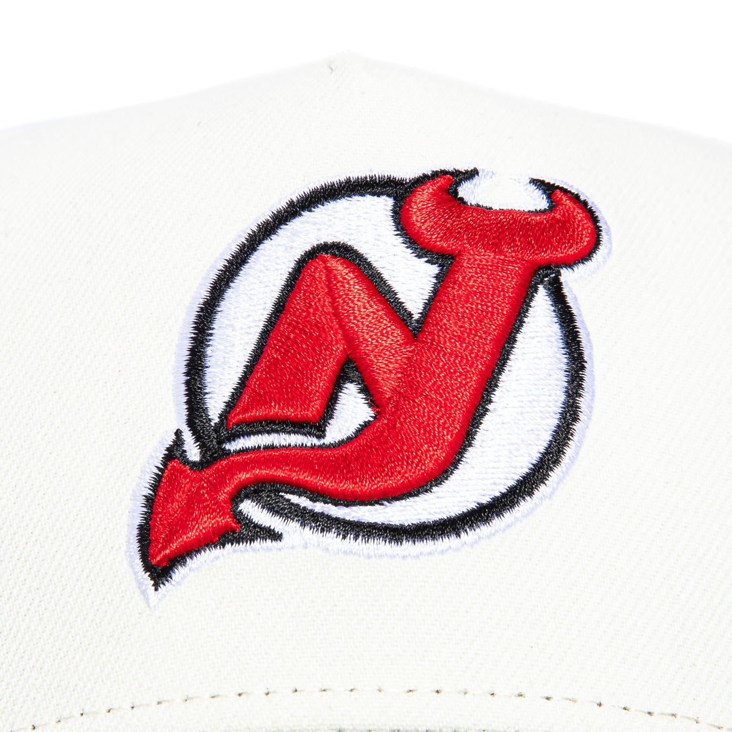New Era 9Forty A-Frame New Jersey Devils Snapback Cap - White & Black | Adjustable Baseball Hat for Men & Women | Perfect for Sports Games, Streetwear Fashion & Casual Outfits