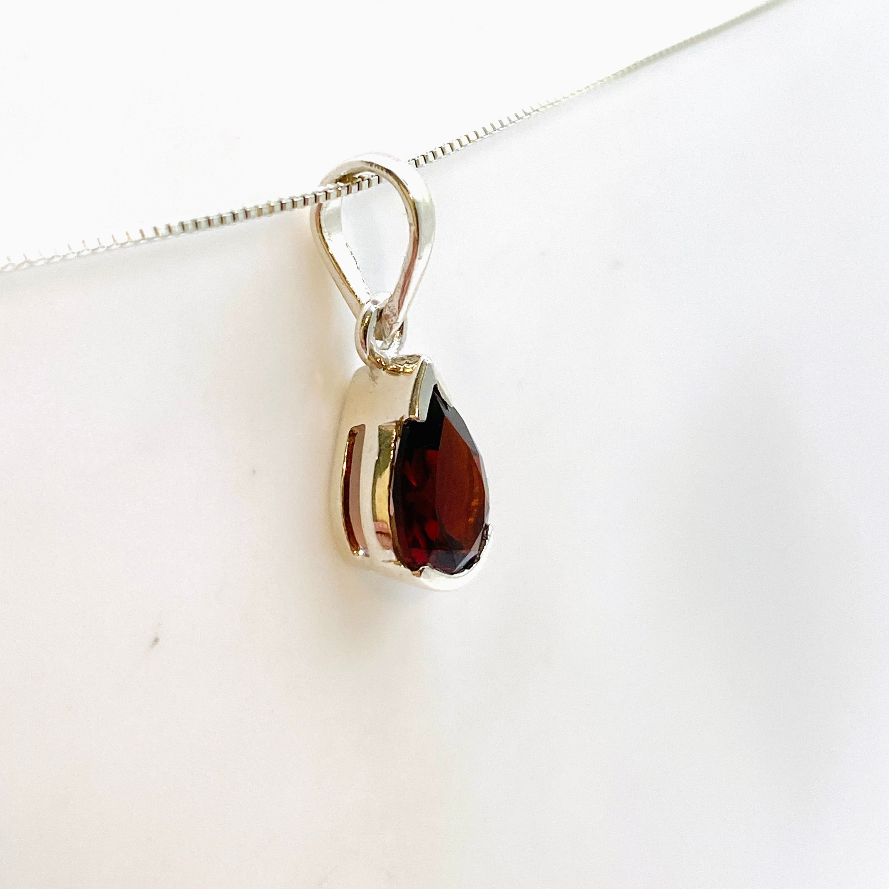 Garnet Teardrop Faceted Pendant Necklace PPGJ939 - Elegant Jewelry Gift for Women, Perfect for Weddings, Parties & Special Occasions