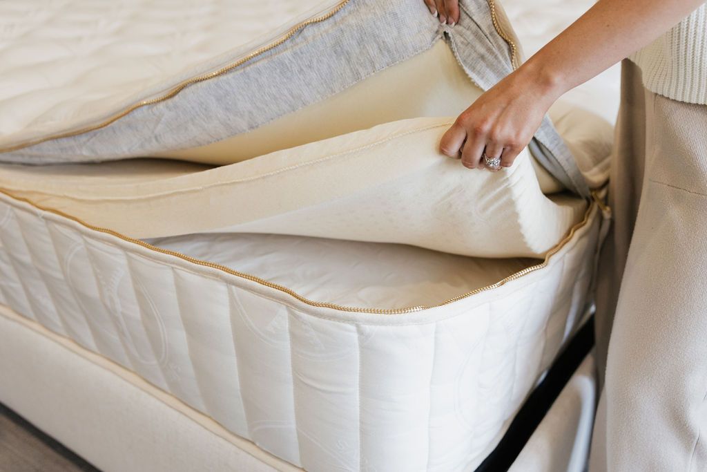 ZipLuxe Dual Comfort Mattress - Premium Memory Foam & Cooling Gel Layer for Back Pain Relief - Queen Size Bed Mattress for Side, Back & Stomach Sleepers - Perfect for Master Bedroom, Guest Room & Apartment