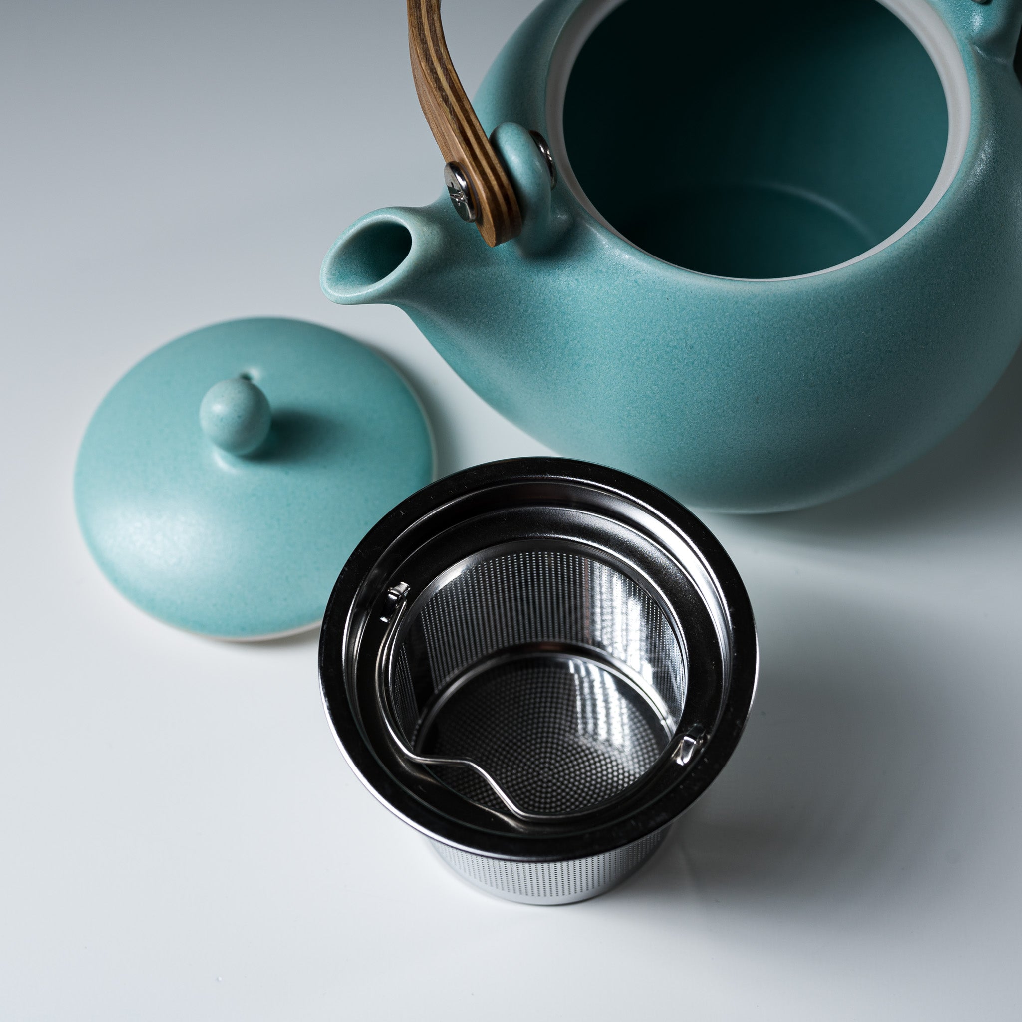 Yui Wooden Handle Teapot 330ml - Pastel Green Ceramic Tea Pot with Infuser, Perfect for Loose Leaf Tea, Herbal Tea & Home Decor - Ideal for Tea Lovers, Gift Giving & Cozy Afternoons