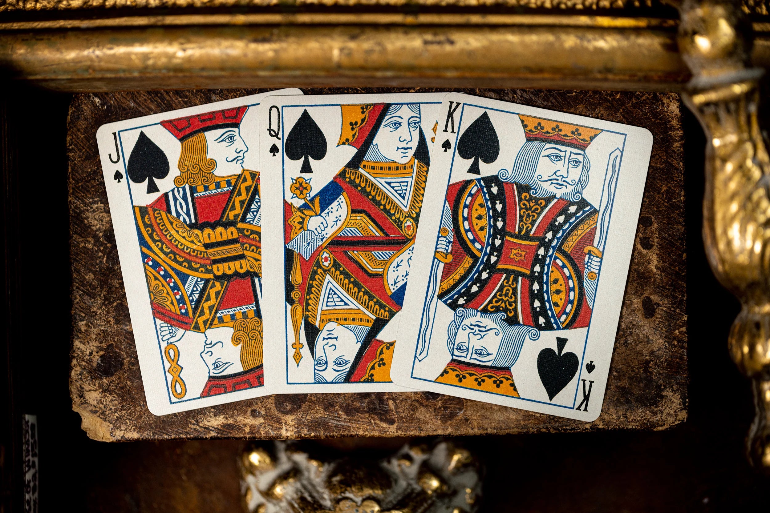 Premium Cibola Playing Cards - 100% Plastic, Waterproof & Durable for Poker, Magic Tricks & Card Games - Ideal for Casino Nights, Family Gatherings & Travel