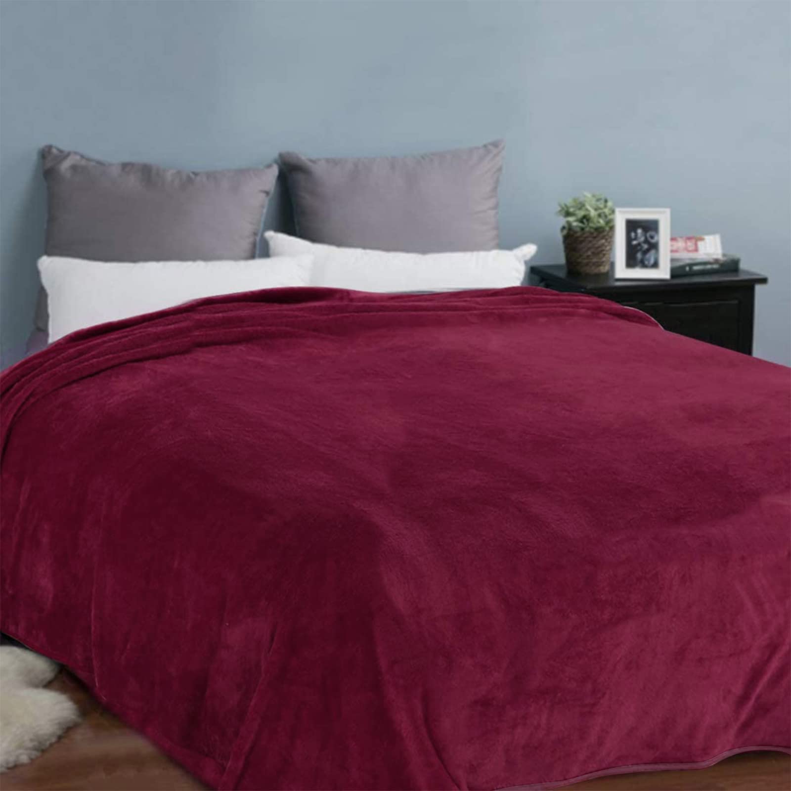 EASEALND Soft King Size Blanket - All Season Winter Warm Microplush Lightweight Thermal Fleece Blanket for Couch, Bed & Sofa - 90x108 Inches, Burgundy - Perfect for Cozy Nights, Movie Time & Home Decor