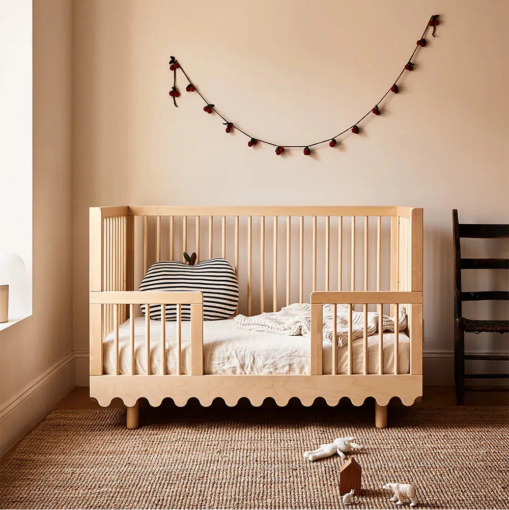 Oeuf Moss Crib in Birch - Modern Eco-Friendly Baby Crib for Nursery & Bedroom - Safe & Stylish Wooden Crib for Newborns & Toddlers - Perfect for Gender-Neutral Nursery Decor & Small Spaces