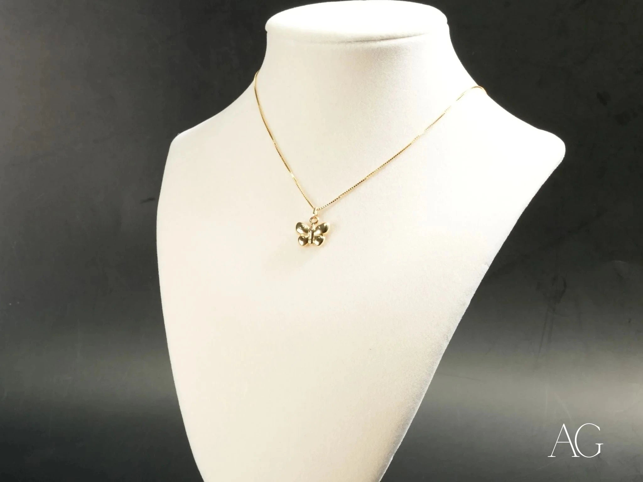 Golden Flutter Butterfly Pendant Necklace - Elegant 14K Gold Plated Jewelry for Women, Perfect for Valentine's Day Gifts & Special Occasions