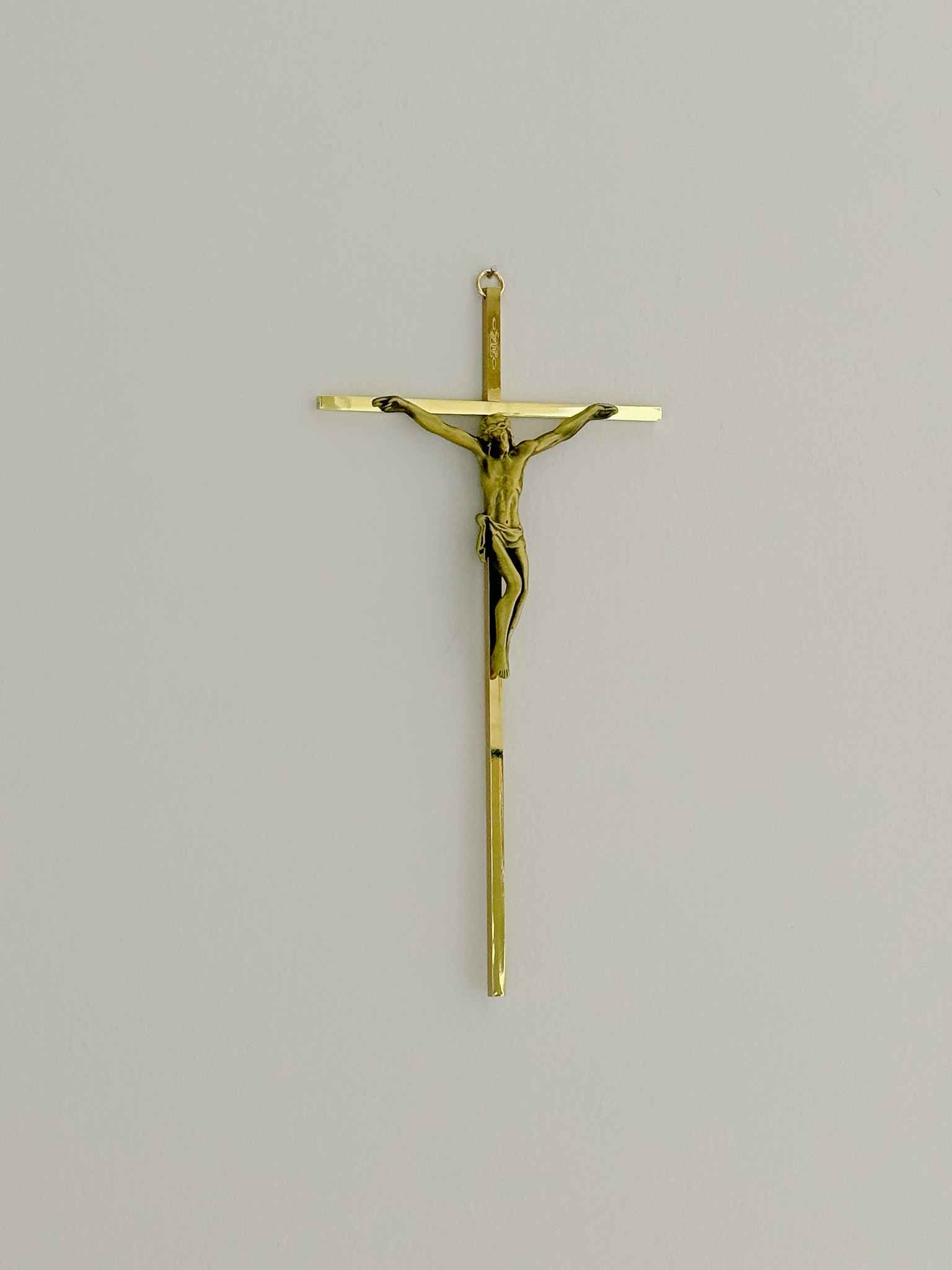 Stunning Metal Crucifix - Religious Cross Pendant for Necklace, Home Decor & Gifts - Perfect for Church, Prayer & Spiritual Protection