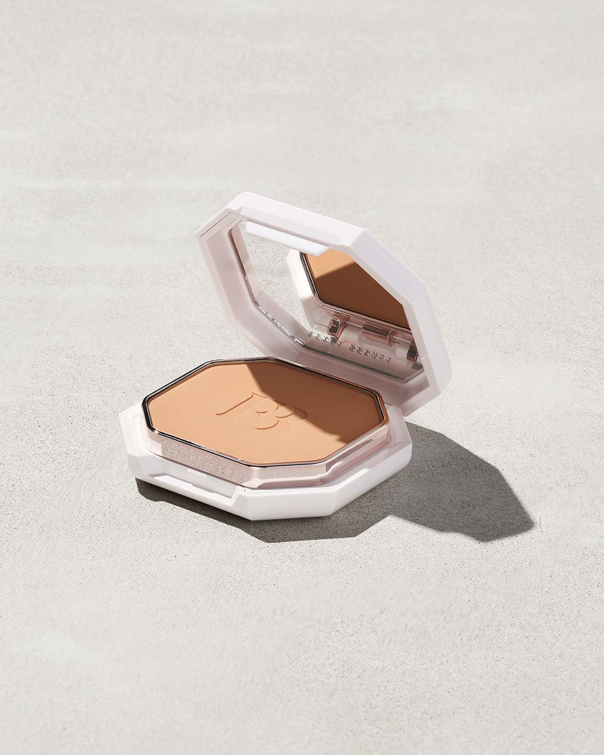 Pro Filt'r Soft Matte Powder Foundation - #250 | Oil Control & Long-Lasting Coverage | Perfect for Oily Skin & Everyday Makeup