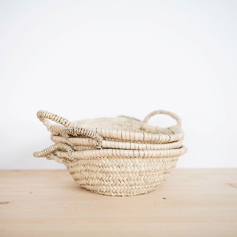 Natural Woven Palm Leaf Tray - Handmade Round Rattan Serving Tray for Coffee Table, Breakfast in Bed, or Beach Picnic Decor