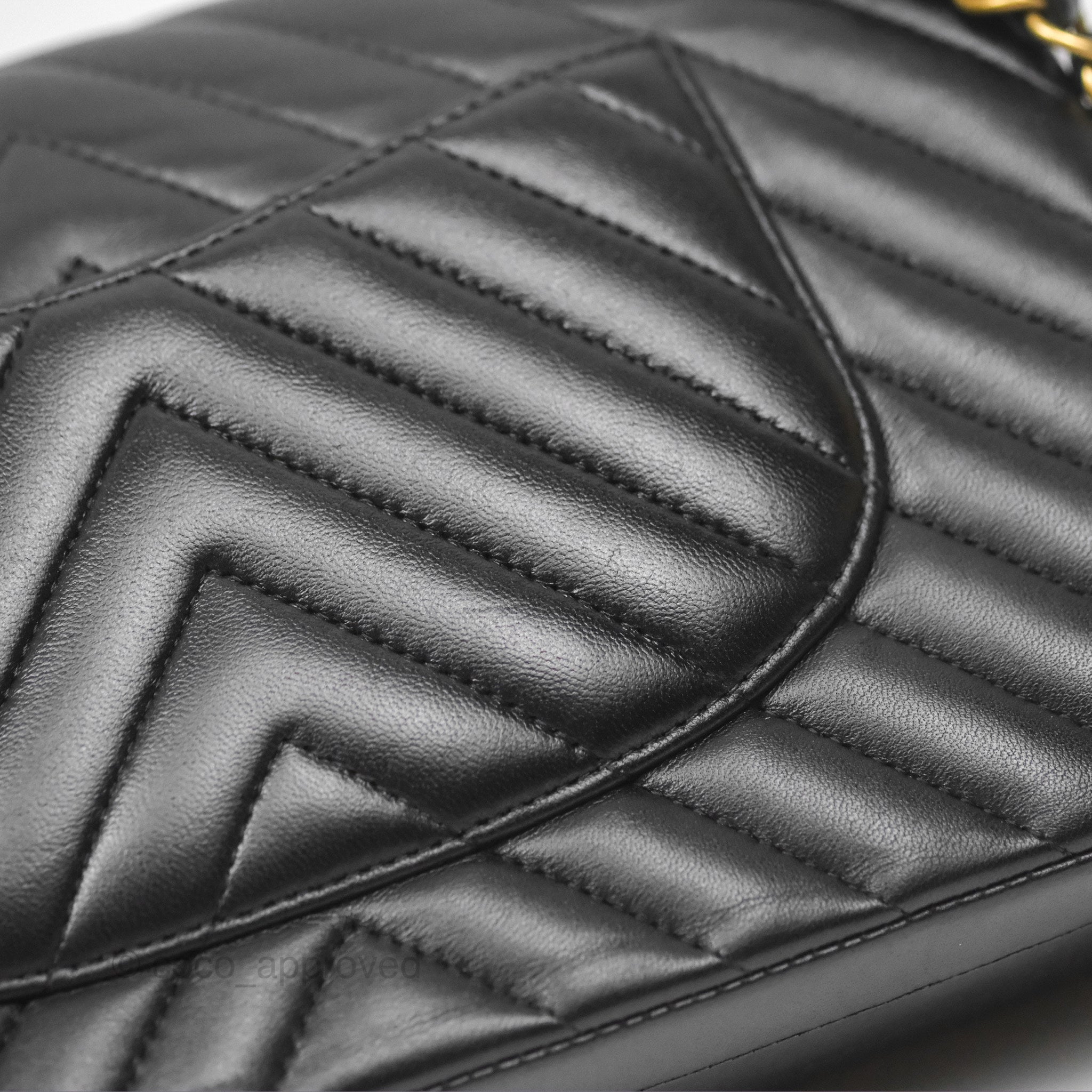Chanel Classic M/L Medium Flap Chevron Black Lambskin Gold Hardware Bag - Luxury Designer Handbag for Women, Perfect for Evening Events & Special Occasions