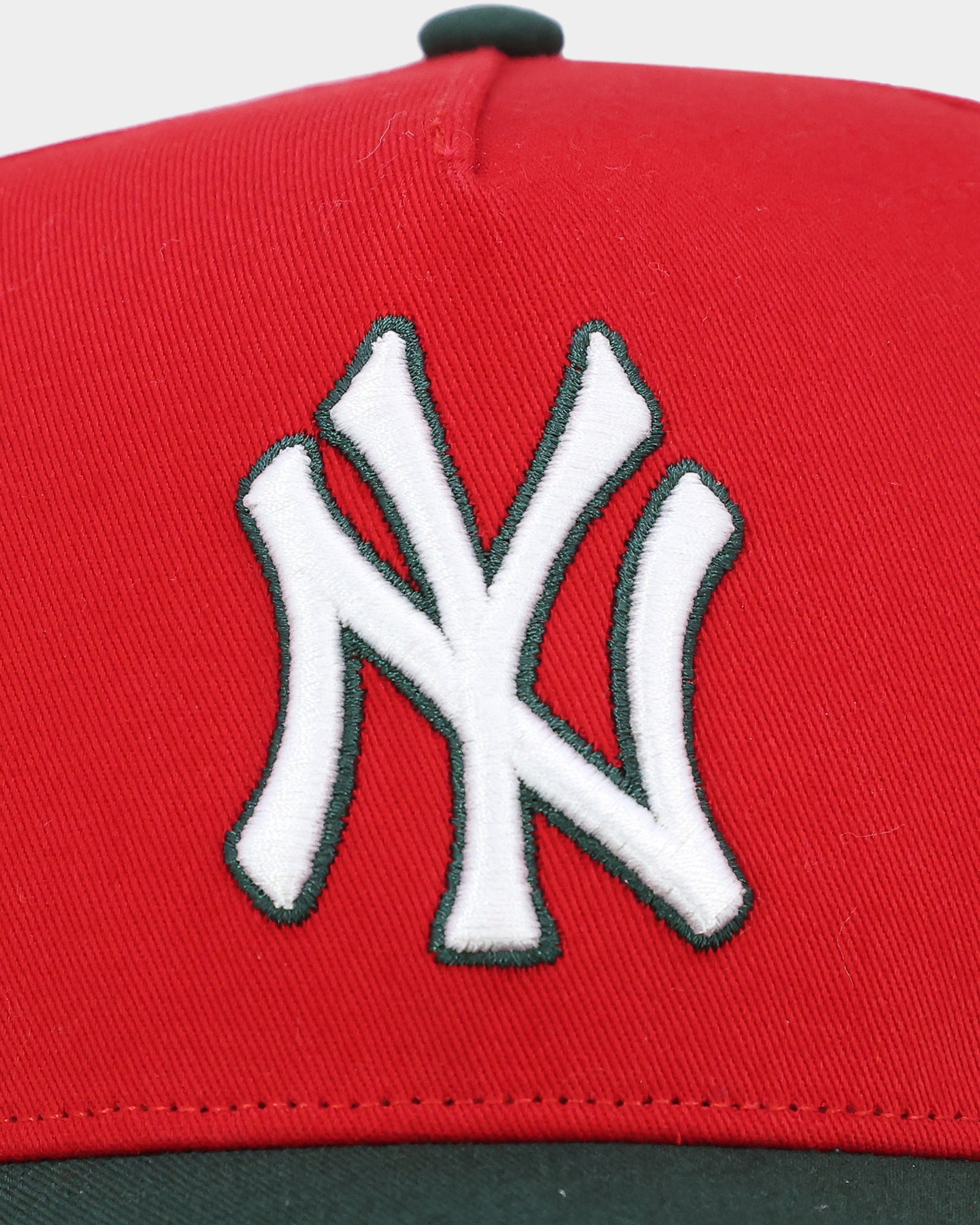New York Yankees 'Scarlet Pines' 47 MVP DT Snapback Hat - Red & Dark Green Adjustable Baseball Cap for Men & Women - Perfect for Sports Fans, Game Day & Streetwear Fashion