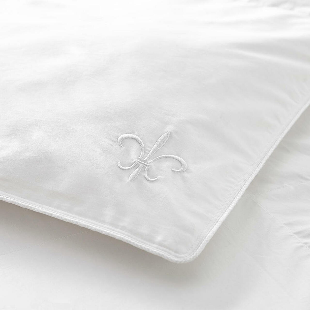 Premium Stearns & Foster White Down Comforter - All Season King/Queen Size 600 Fill Power Goose Down Duvet Insert with 400 Thread Count for Ultimate Warmth & Comfort | Perfect for Bedroom, Guest Room & Cozy Winter Nights