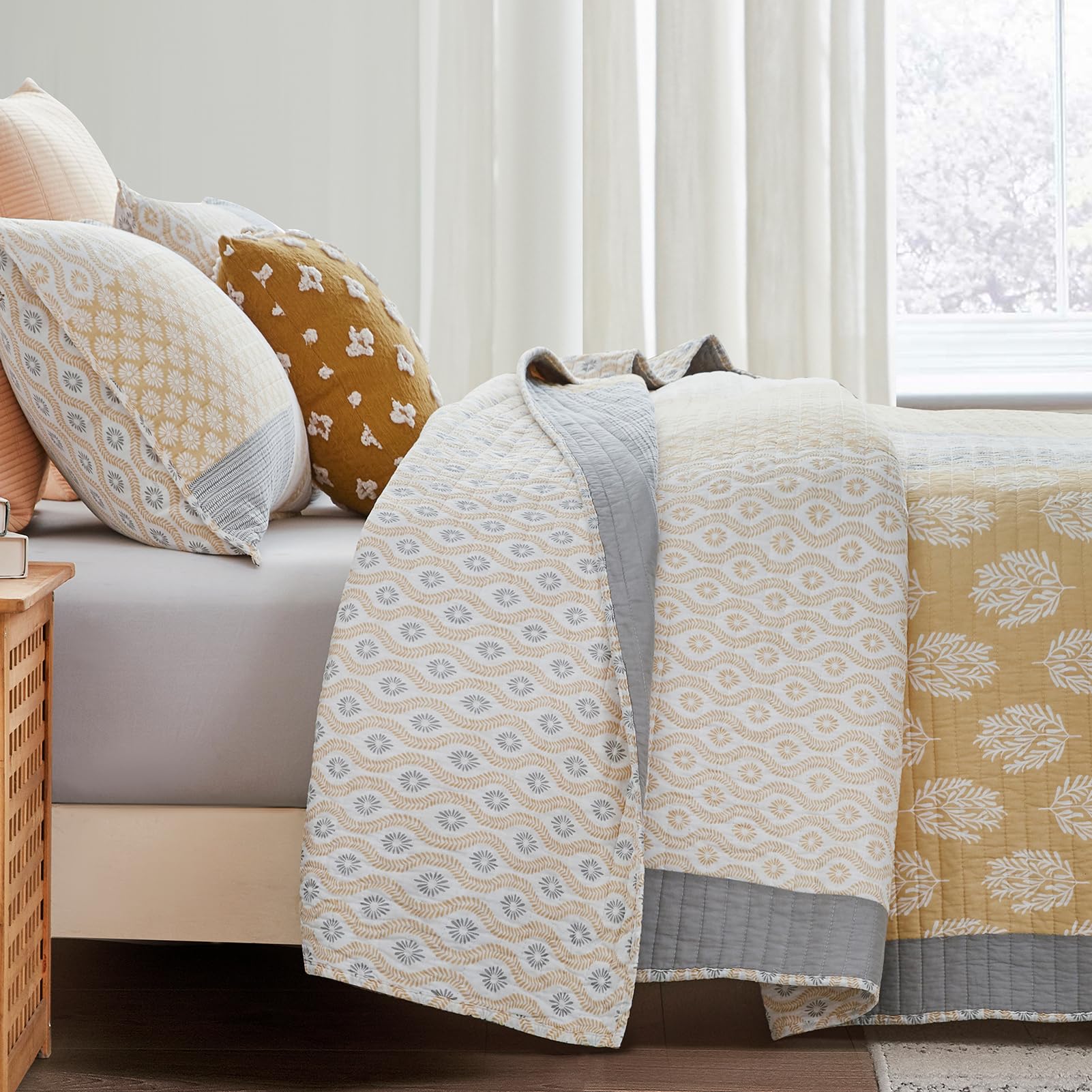 Y-PLWOMEN 100% Cotton 3-Piece Floral Quilt Set Queen Size - Farmhouse Lightweight Bedding for All Seasons in Yellow, White & Grey | Perfect for Guest Rooms, Master Bedrooms & Cozy Farmhouse Decor