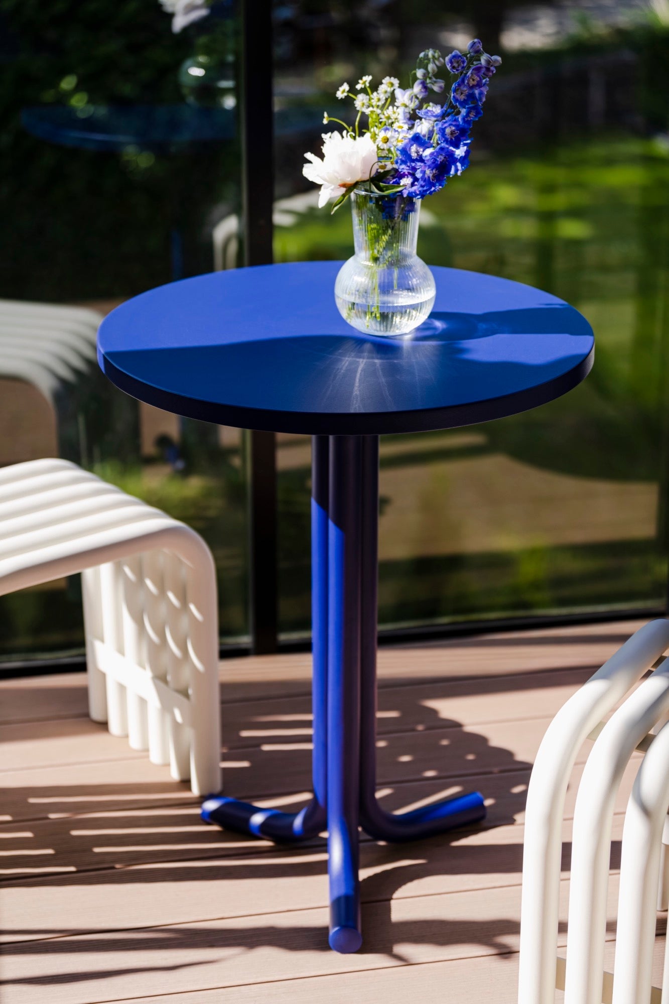 Nokk Cafe Table Blueberry Pie - Elegant and Durable Coffee Table for Living Room, Bedroom, or Office - Perfect for Relaxing with Coffee or Displaying Decor