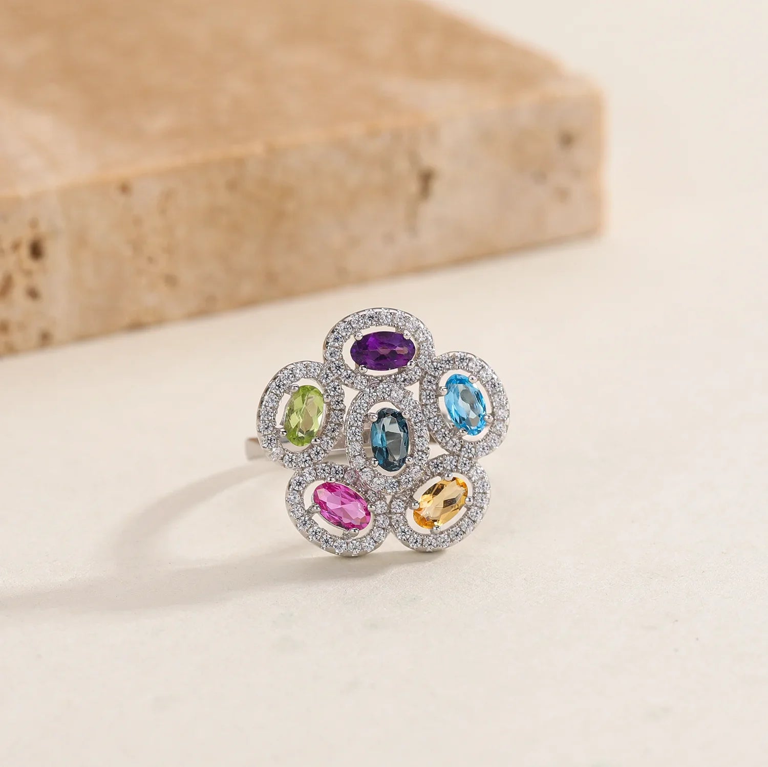 Elegant Floral Ring for Women - Dainty Flower Jewelry for Everyday Wear, Gift Giving & Special Occasions