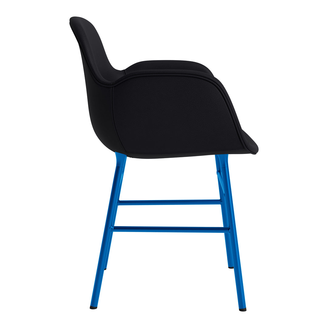 Modern Form Armchair with Sturdy Metal Legs & Soft Upholstery - Perfect for Living Room, Office, or Reading Nook