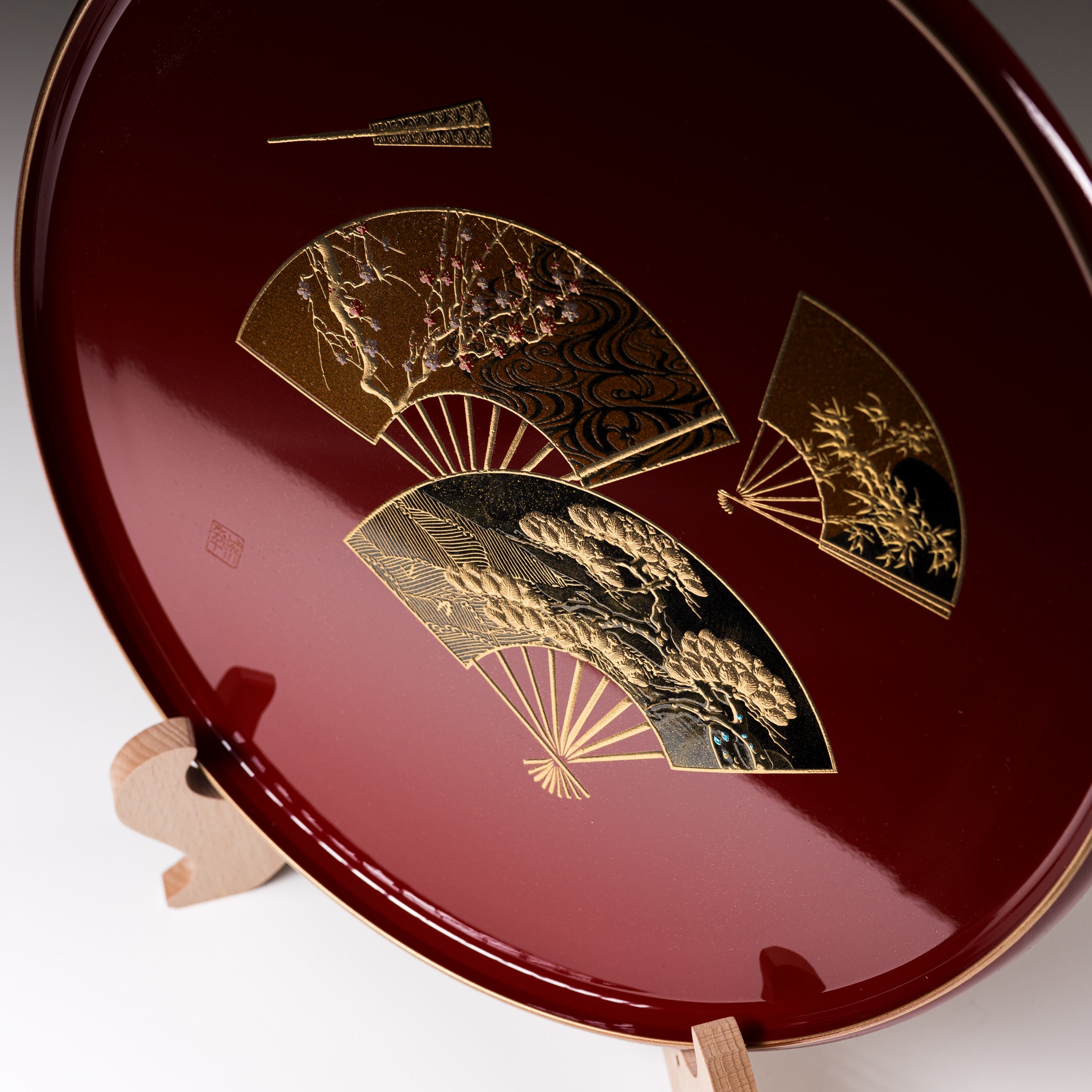 Modern Yamanaka Lacquerware Tray - Handcrafted Gold Fan Design - 30cm Round Serving Tray - Perfect for Tea Ceremony, Sushi Presentation & Home Decor