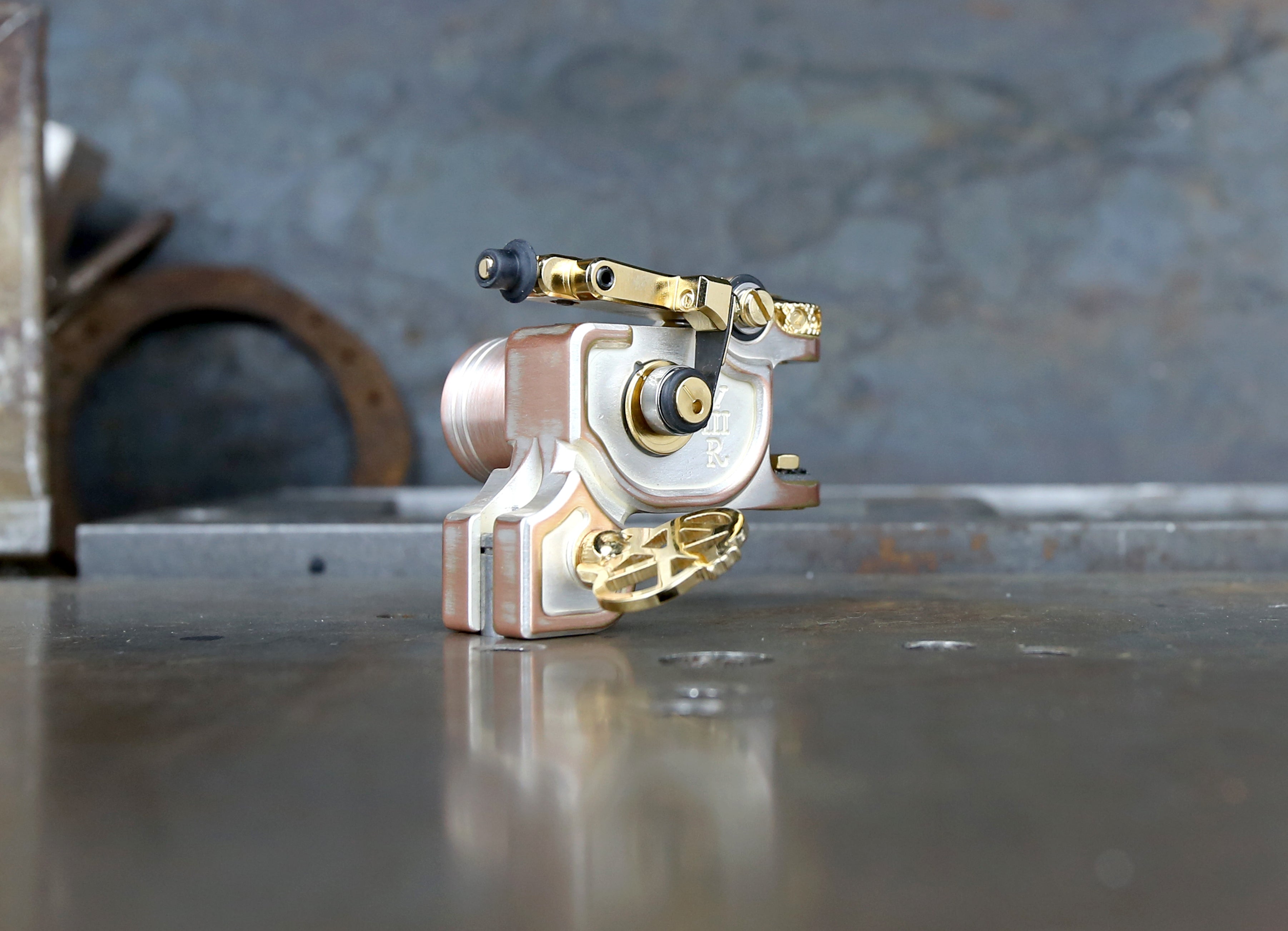 Limited Edition Dan Kubin Frosted Rose Gold V3R Sidewinder - Premium Vape Pen for Discreet & Stylish Vaping On-The-Go