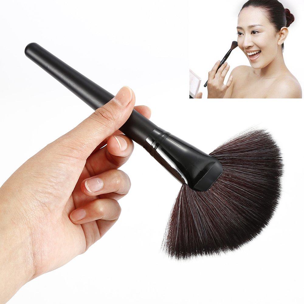 Guggy® Professional Soft Fan Makeup Brush for Blush, Powder & Foundation - Large Black Hair Brush for Flawless Makeup Application - Perfect for Daily Use, Contouring & Highlighting