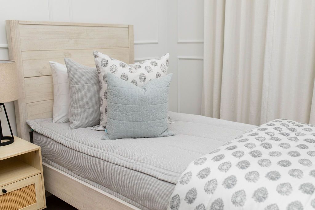 Cozy Kate Blanket - Soft & Warm Fleece Throw for Women & Men - Perfect for Couch, Bed, and Travel - Home & Office Comfort