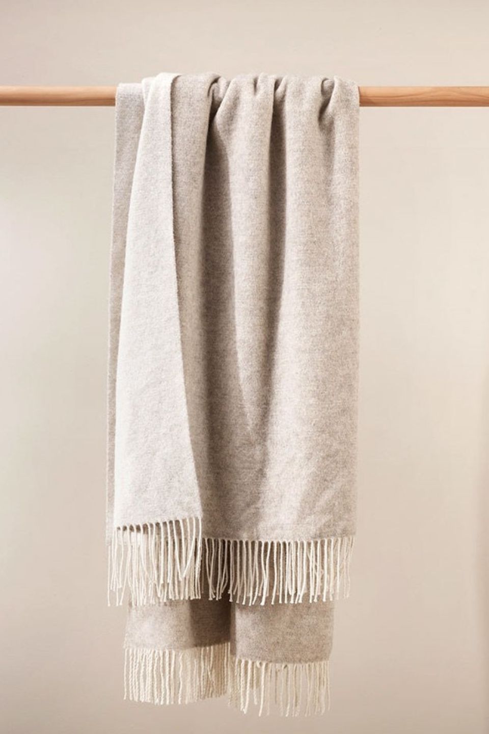 Premium 130x180cm Merino Wool Oatmeal Fringed Throw Blanket - Soft & Cozy for Living Room, Bedroom, or Outdoor Use